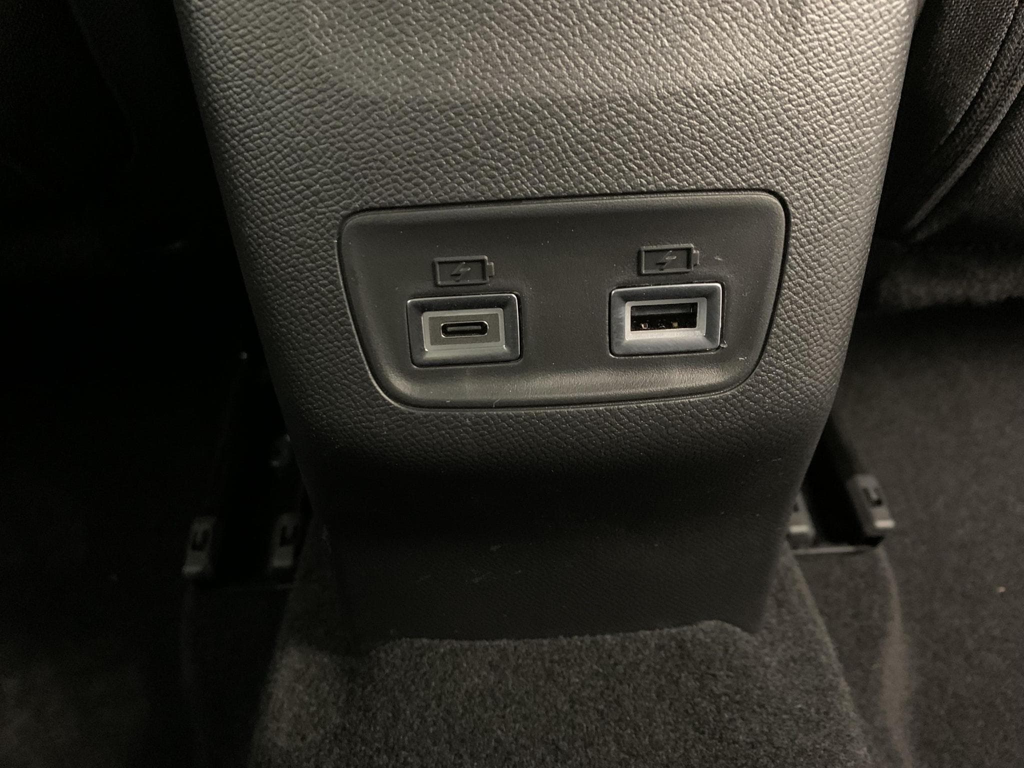 Peugeot 208 Hybrid 110 ch e-DCS6 Allure (2026) - Photo 17