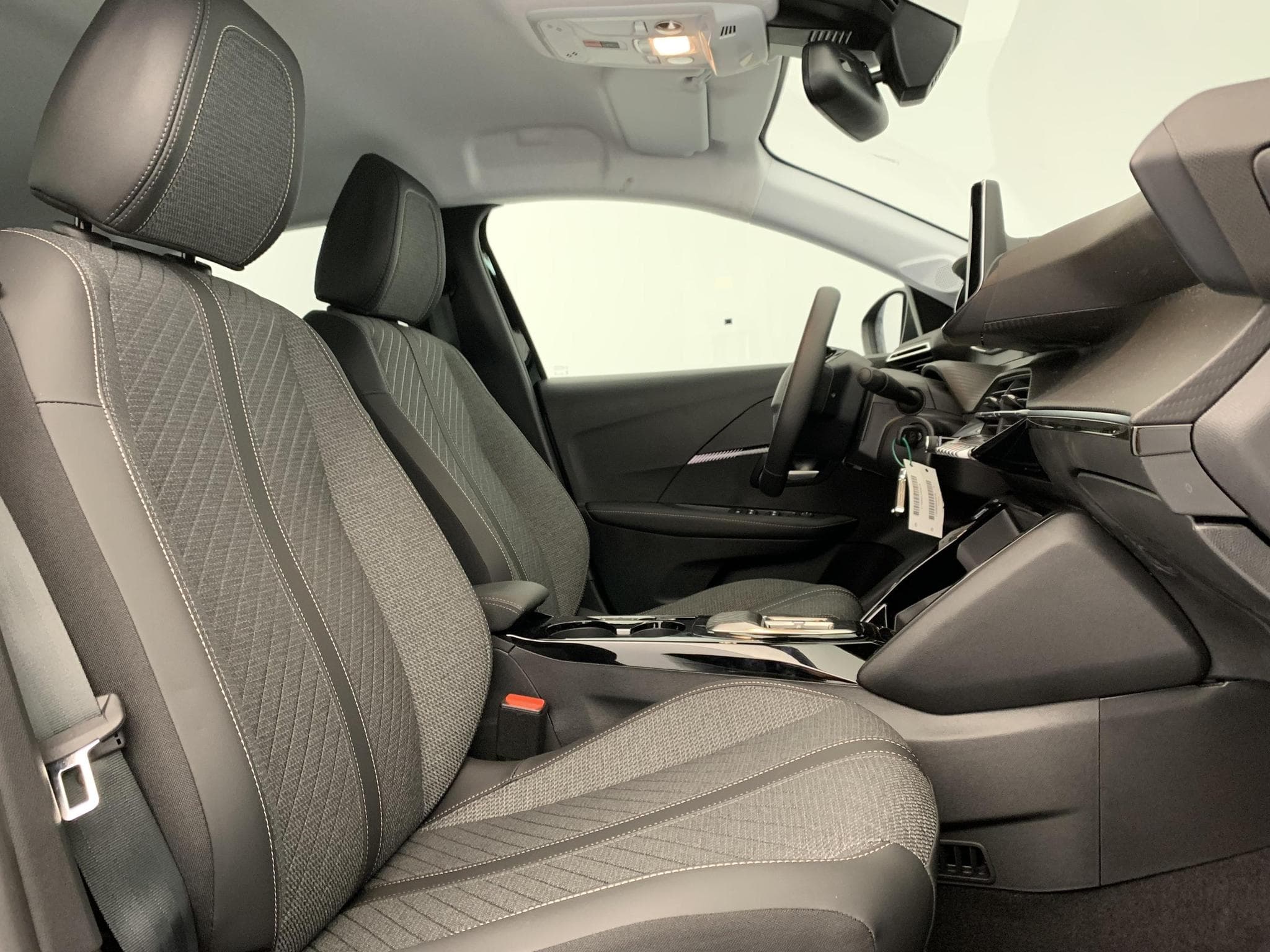 Peugeot 208 Hybrid 110 ch e-DCS6 Allure (2026) - Photo 9