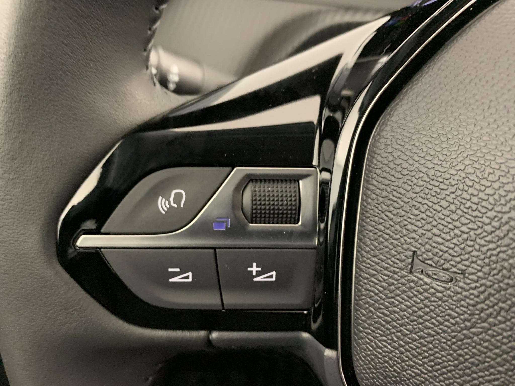 Peugeot 208 Hybrid 110 ch e-DCS6 Allure (2026) - Photo 14