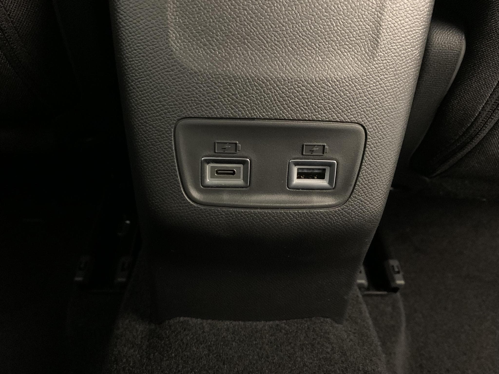 Peugeot 208 Hybrid 110 ch e-DCS6 Allure (2026) - Photo 16