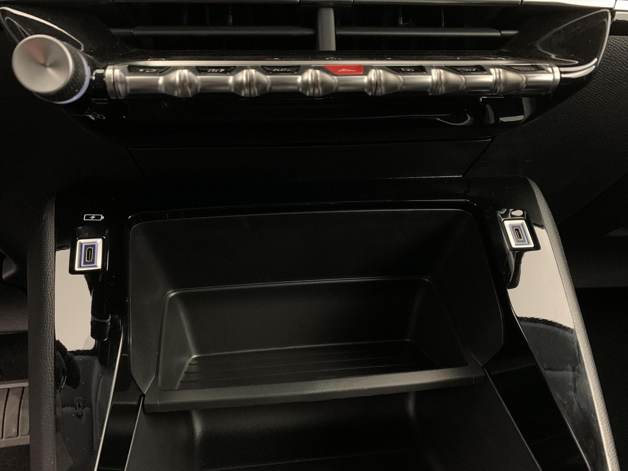 Peugeot 208 Hybrid 110 ch e-DCS6 Allure (2026) - Photo 17
