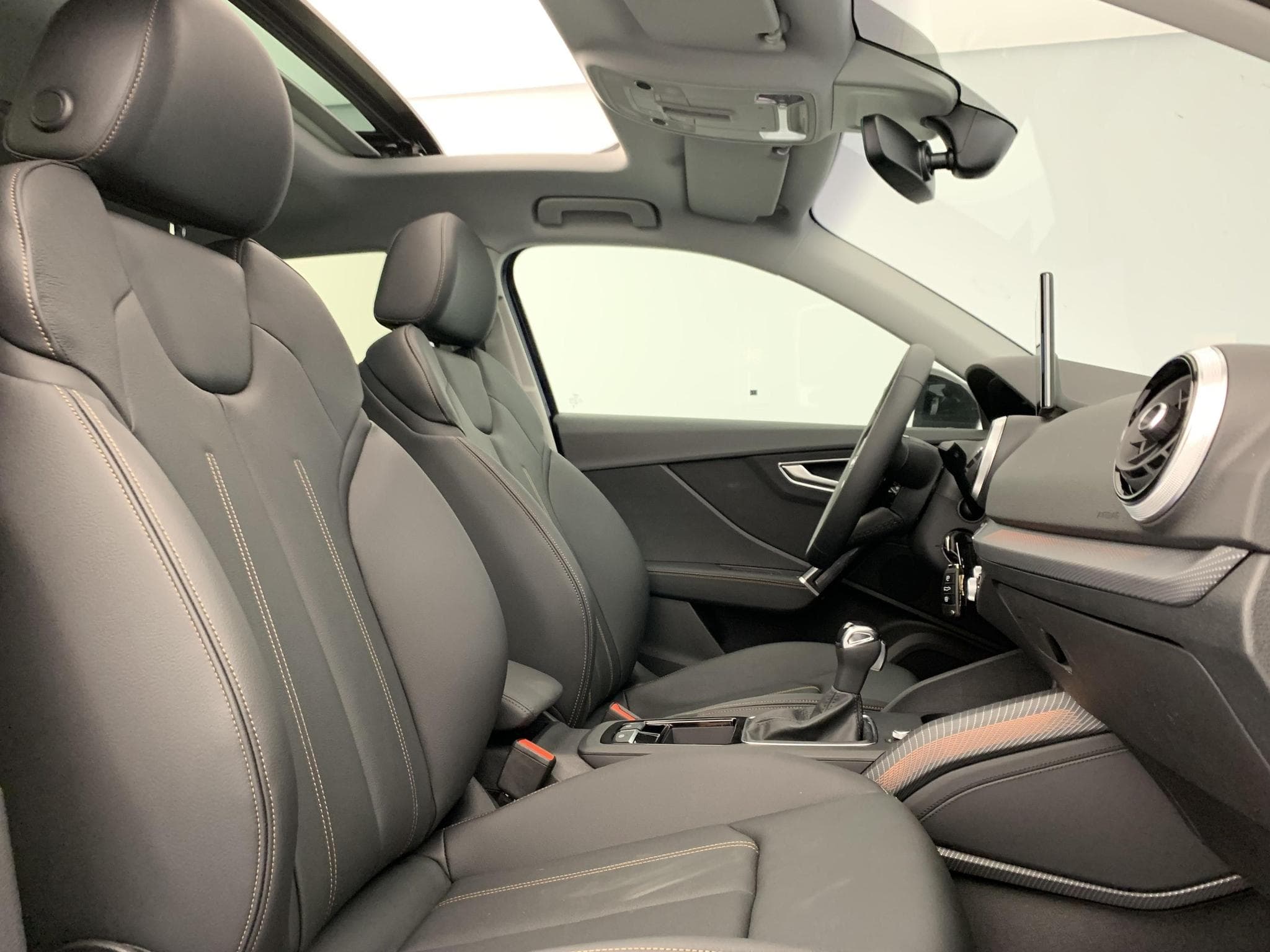 Audi Q2 35 TDI 150 S tronic 7 Design (2026) - Photo 9