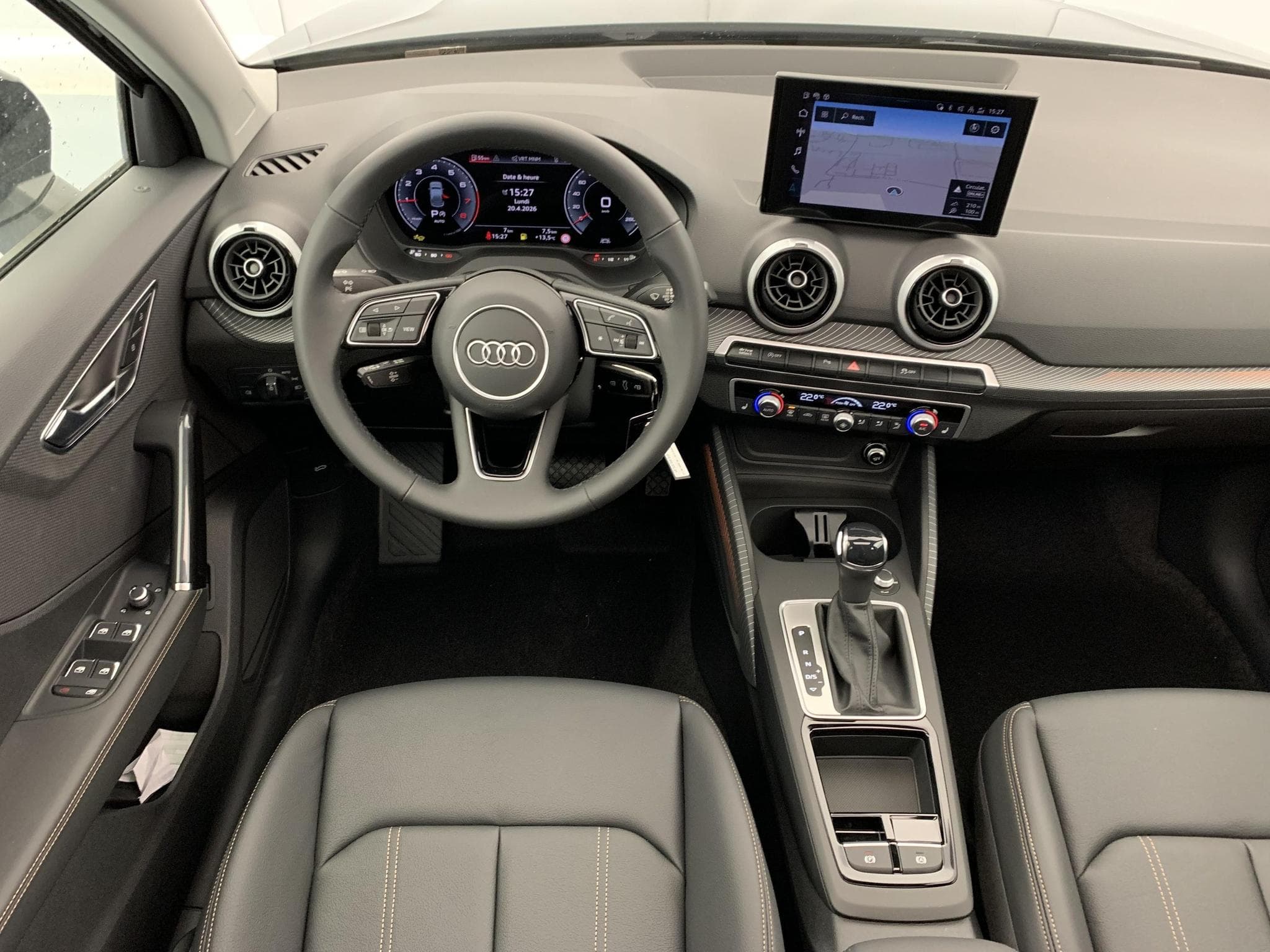 Audi Q2 35 TFSI 150 S tronic 7 Design (2026) - Photo 12