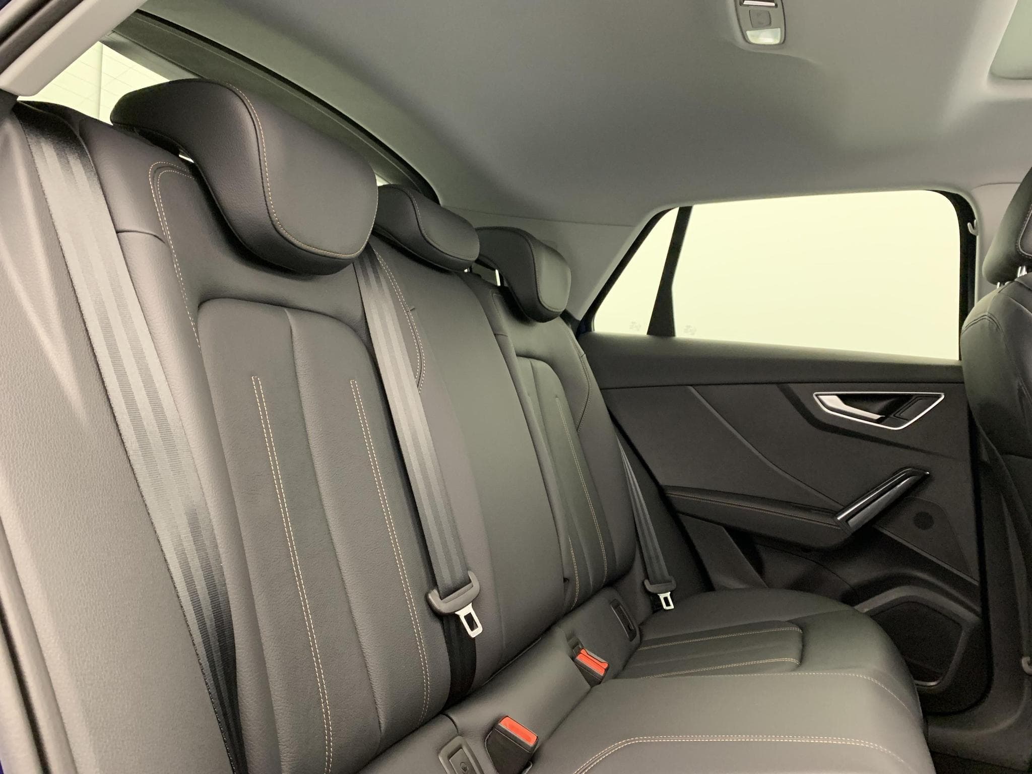 Audi Q2 35 TFSI 150 S tronic 7 Design (2026) - Photo 10