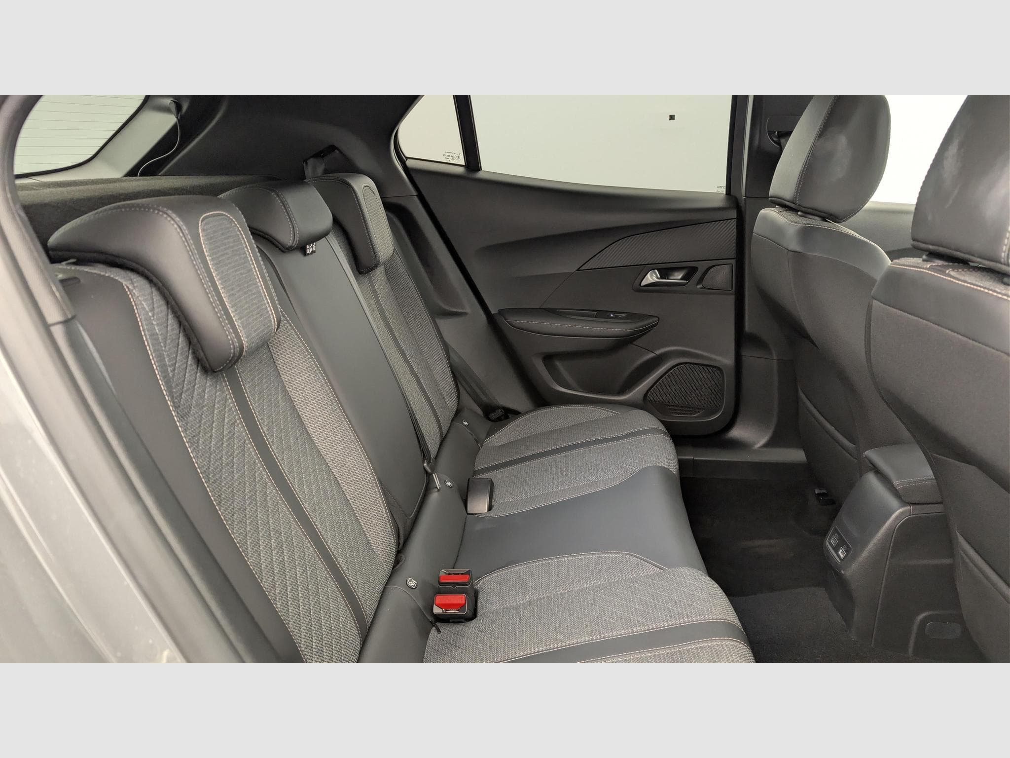 Peugeot 2008 100 S&S BVM6 Allure (2025) - Photo 10