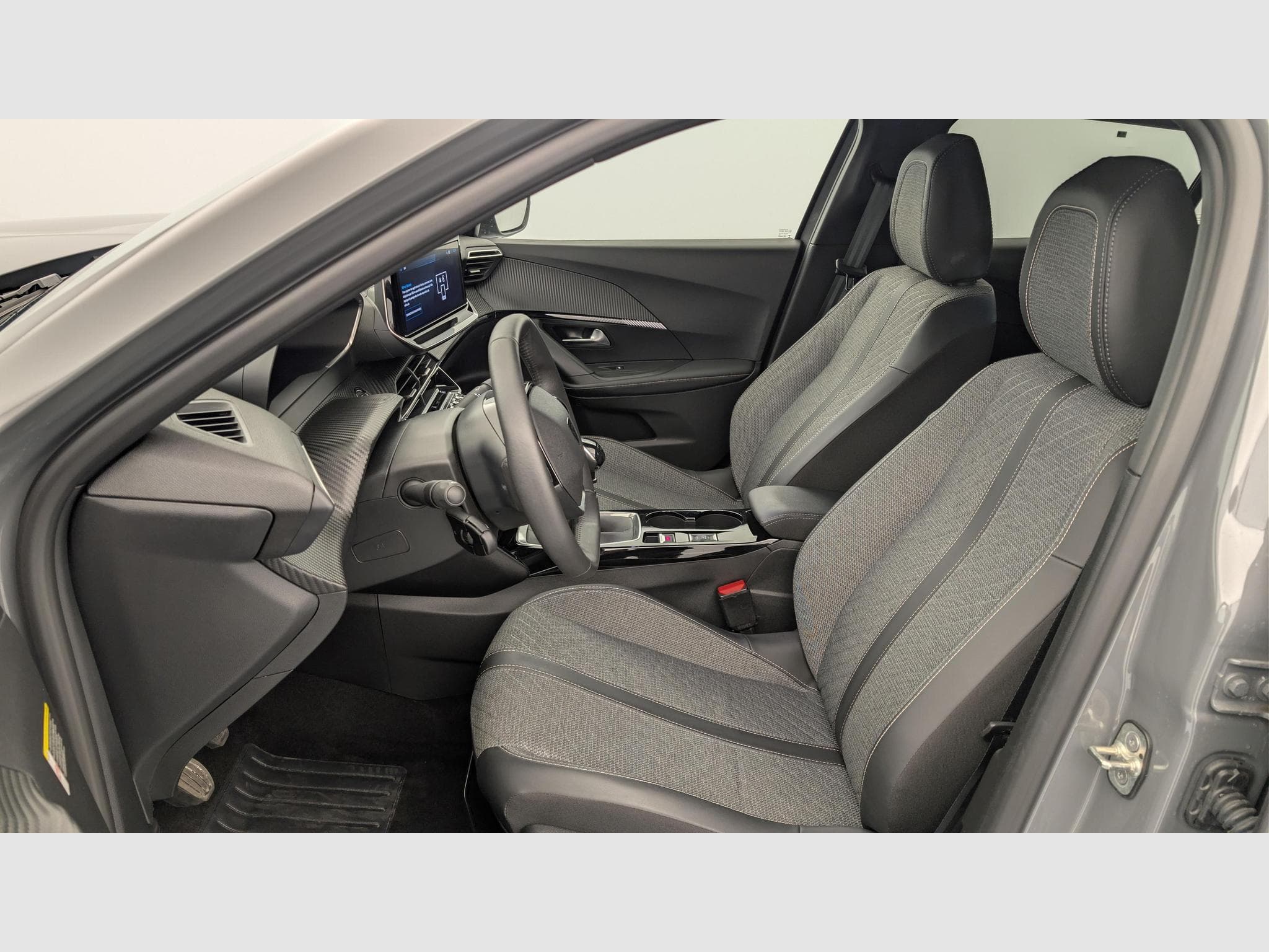 Peugeot 2008 100 S&S BVM6 Allure (2025) - Photo 16