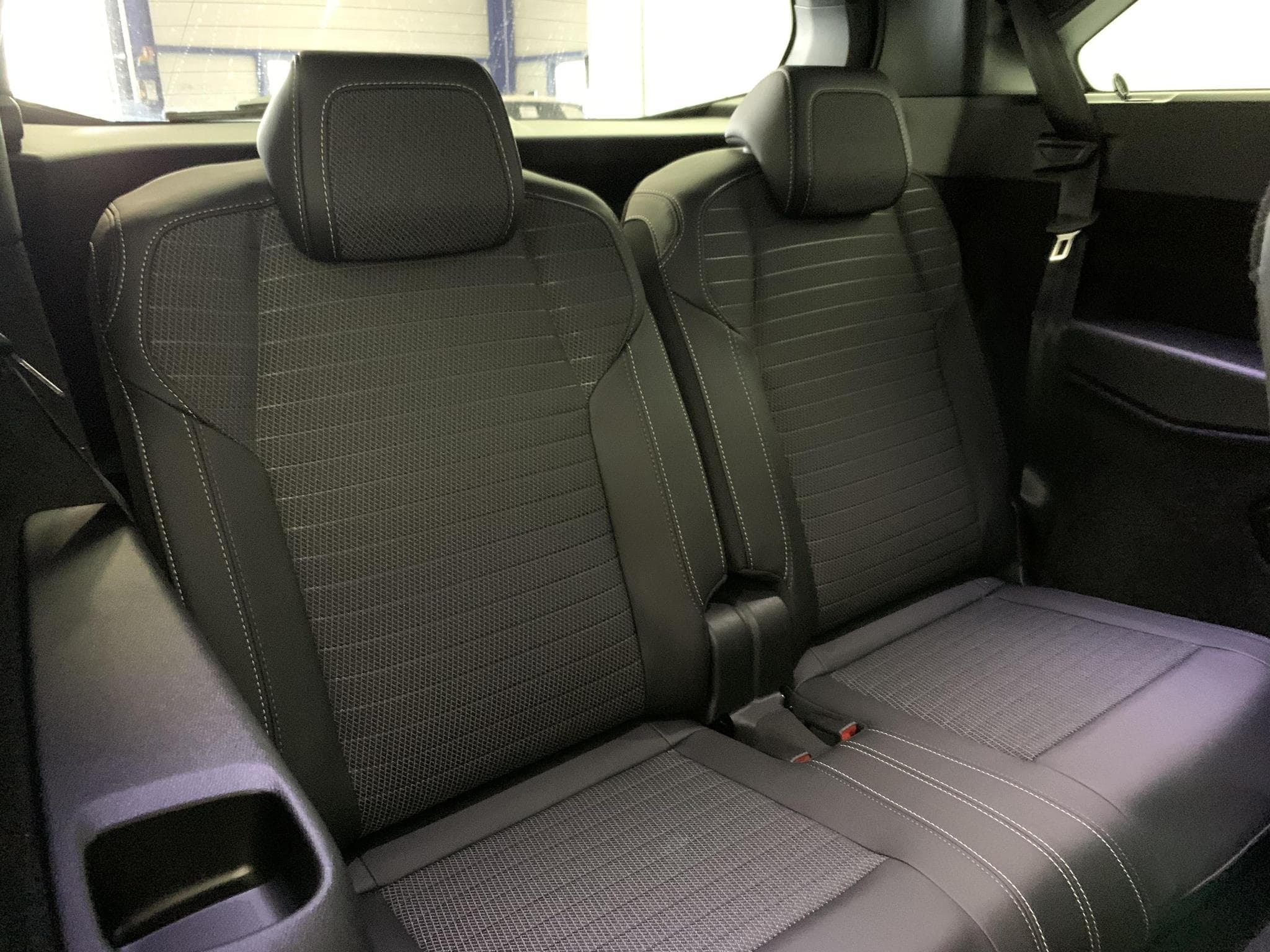Peugeot 5008 Hybrid 145 e-DCS6 GT (2025) - Photo 11