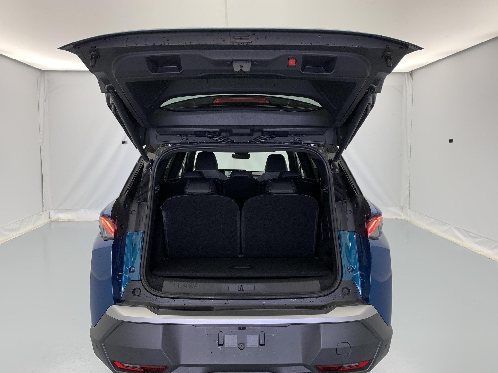 Peugeot 5008 Hybrid 145 e-DCS6 GT (2025) - Photo 13