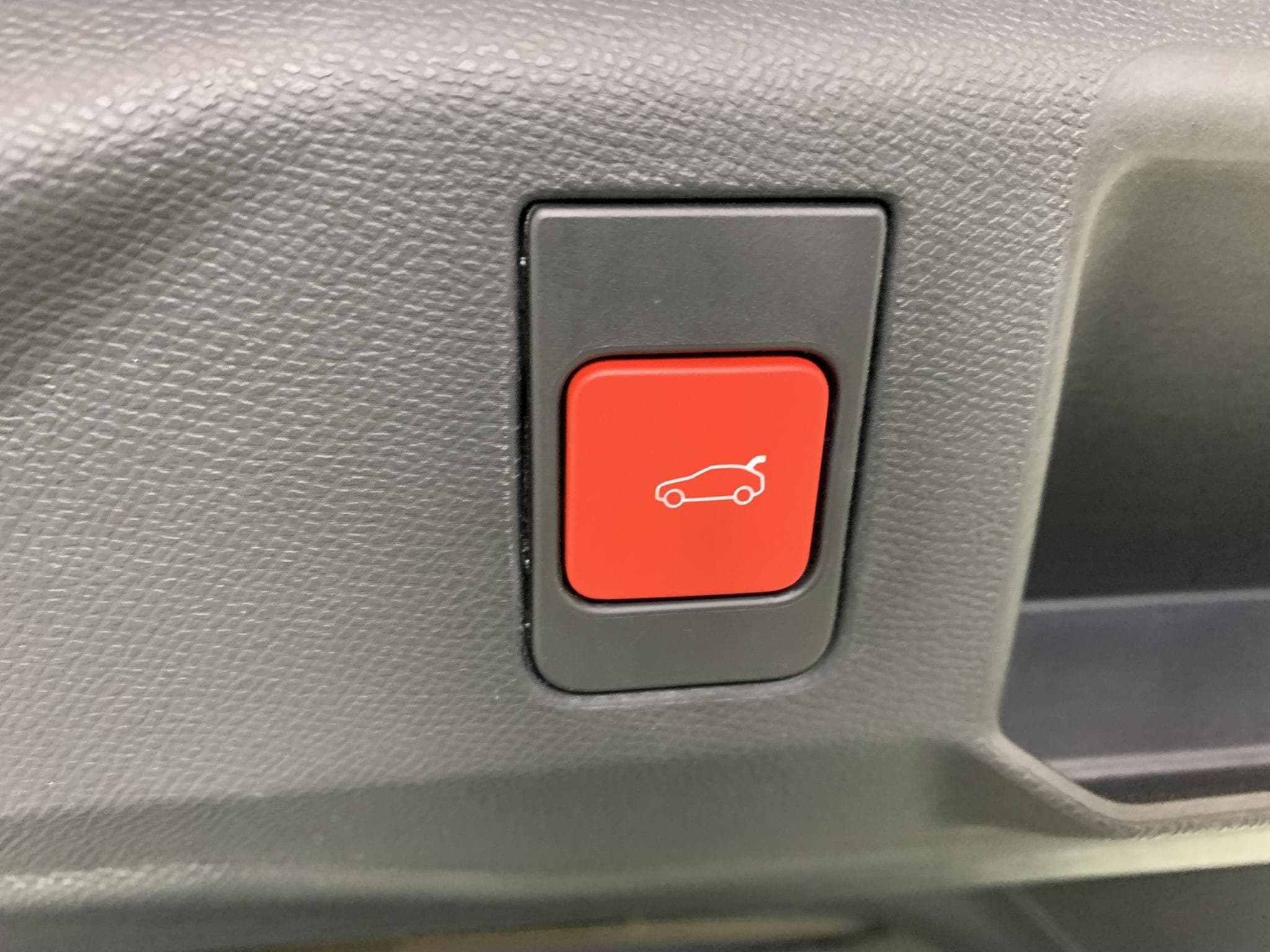 Peugeot 5008 Hybrid 145 e-DCS6 GT (2025) - Photo 14