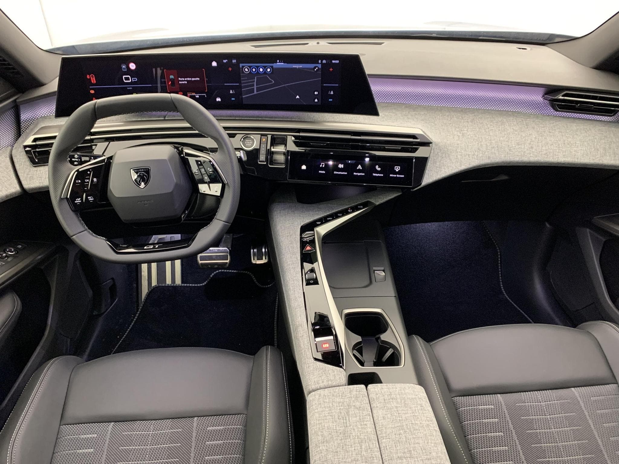 Peugeot 5008 Hybrid 145 e-DCS6 GT (2025) - Photo 15