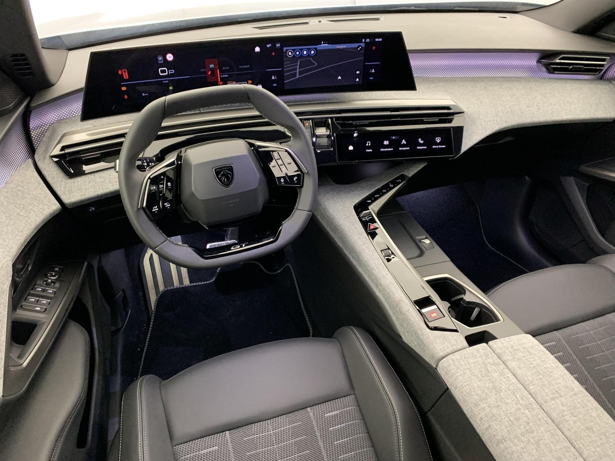 Peugeot 5008 Hybrid 145 e-DCS6 GT (2025) - Photo 16