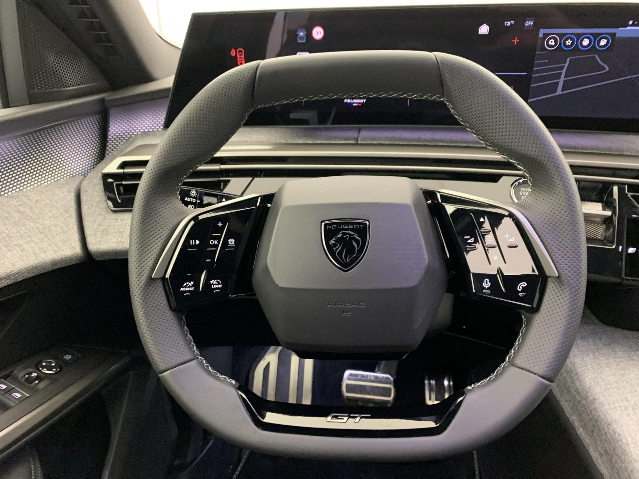 Peugeot 5008 Hybrid 145 e-DCS6 GT (2025) - Photo 17
