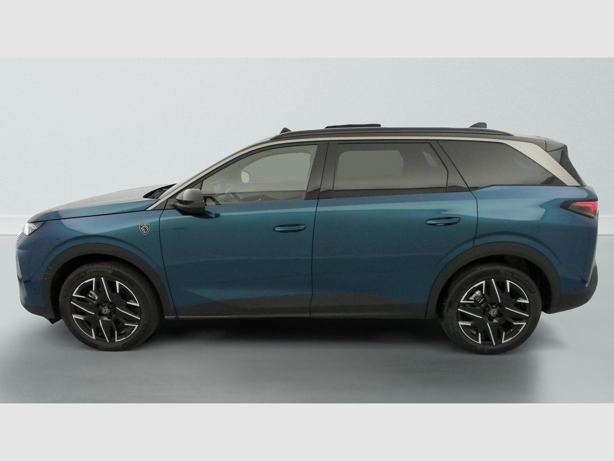 Peugeot 5008 Hybrid 145 e-DCS6 GT (2025) - Photo 4