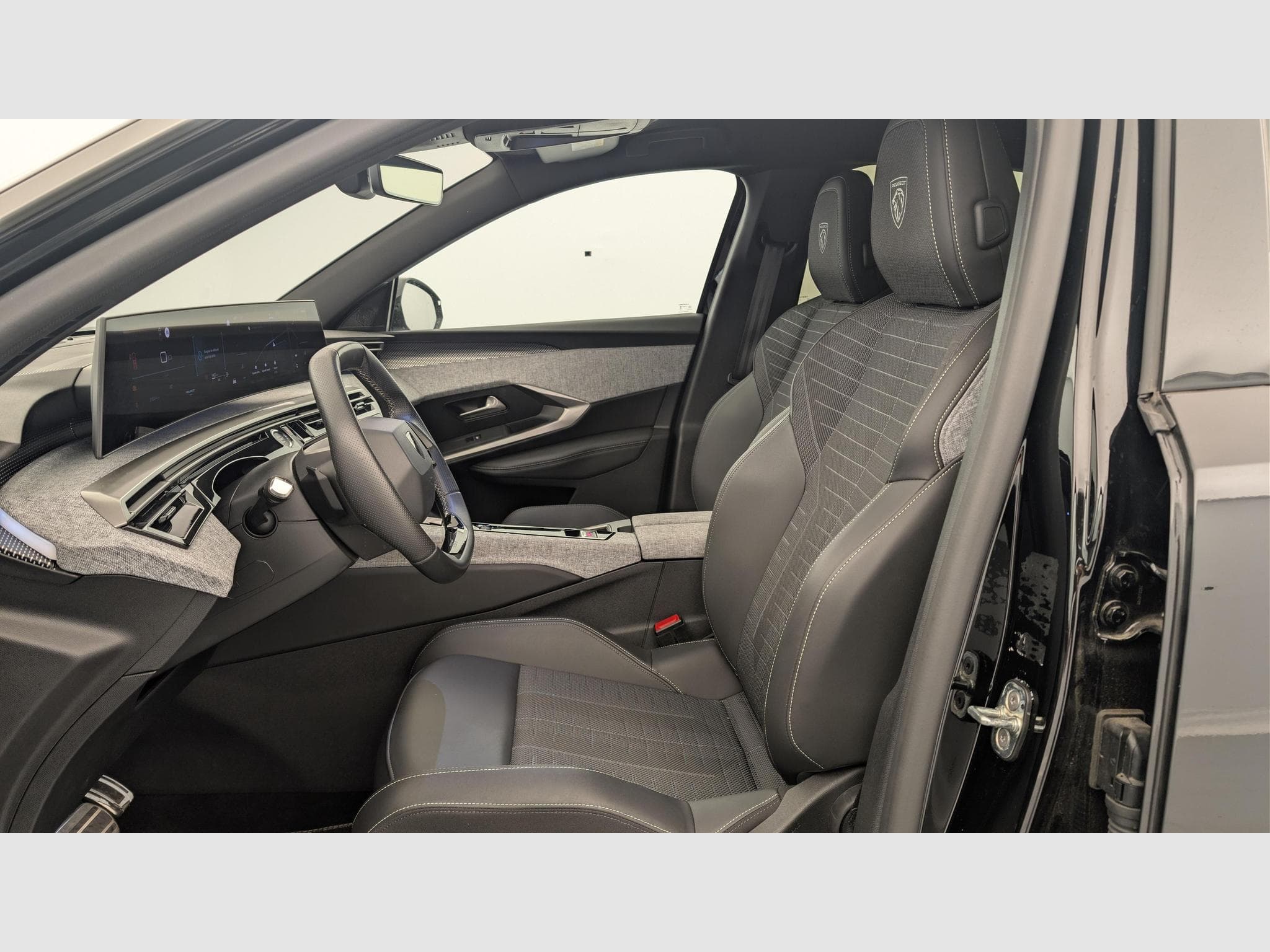 Peugeot 3008 Hybrid 145 e-DCS6 GT (2025) - Photo 14