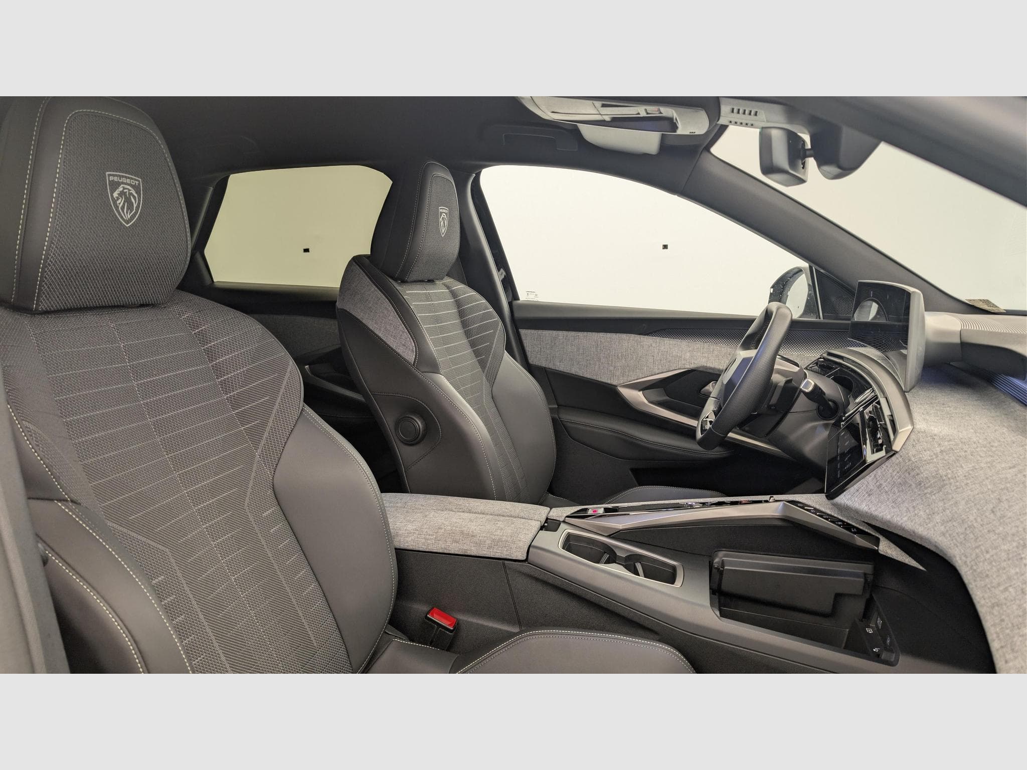Peugeot 3008 Hybrid 145 e-DCS6 GT (2025) - Photo 9