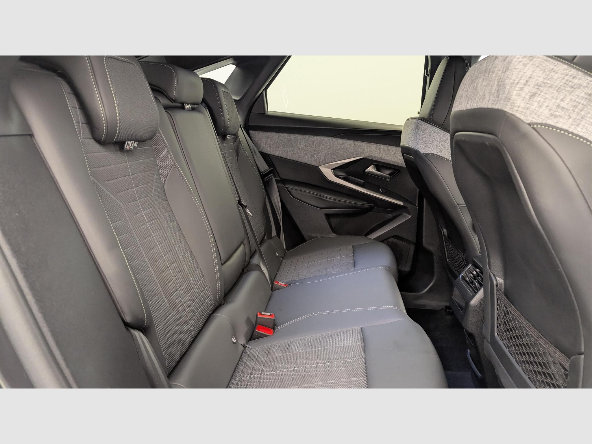 Peugeot 3008 Hybrid 145 e-DCS6 GT (2025) - Photo 10