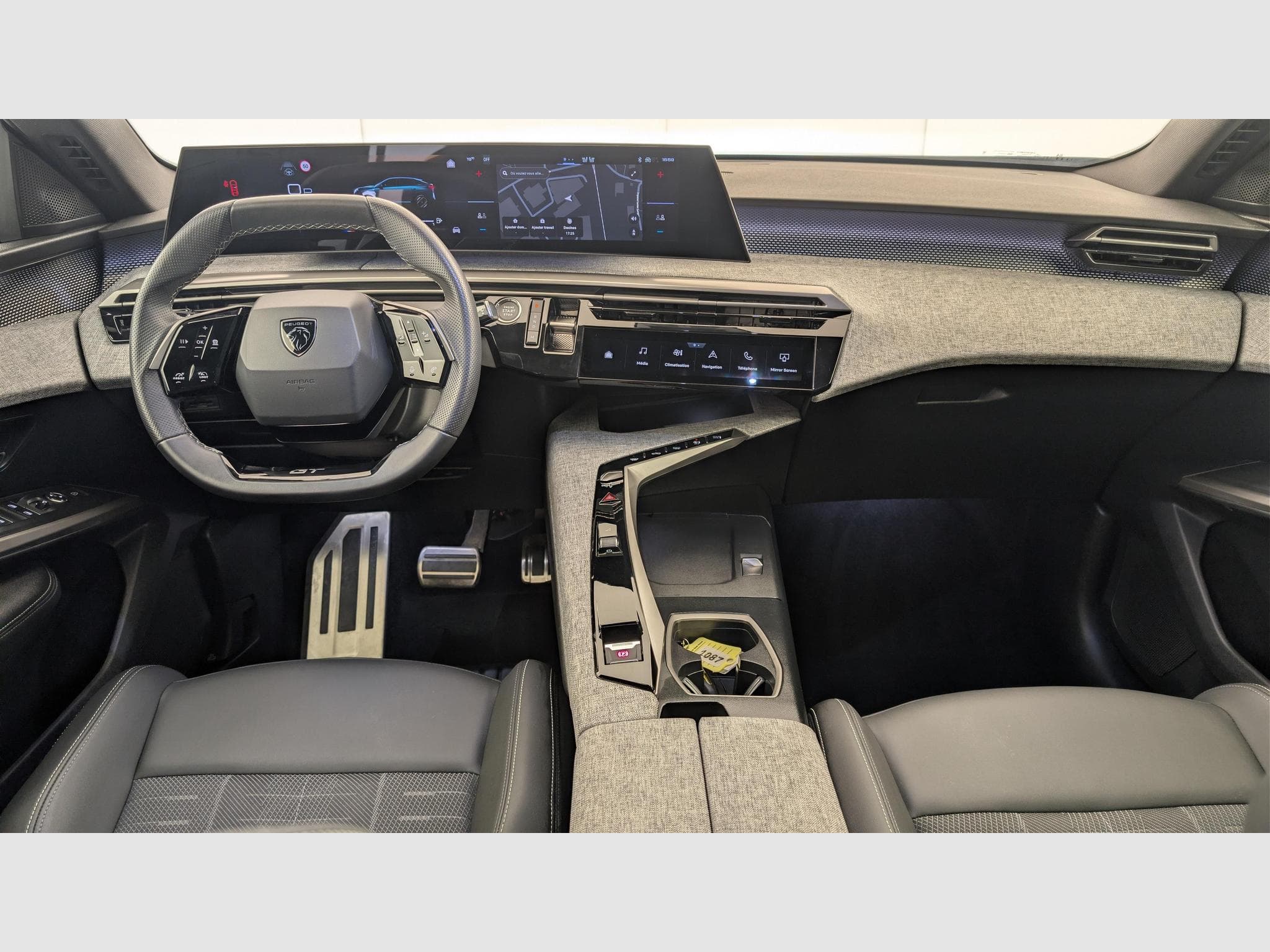 Peugeot 3008 Hybrid 145 e-DCS6 GT (2025) - Photo 11