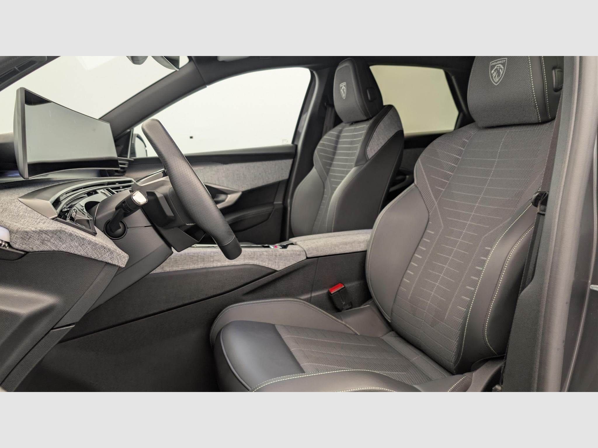 Peugeot 3008 Hybrid 145 e-DCS6 GT (2025) - Photo 14