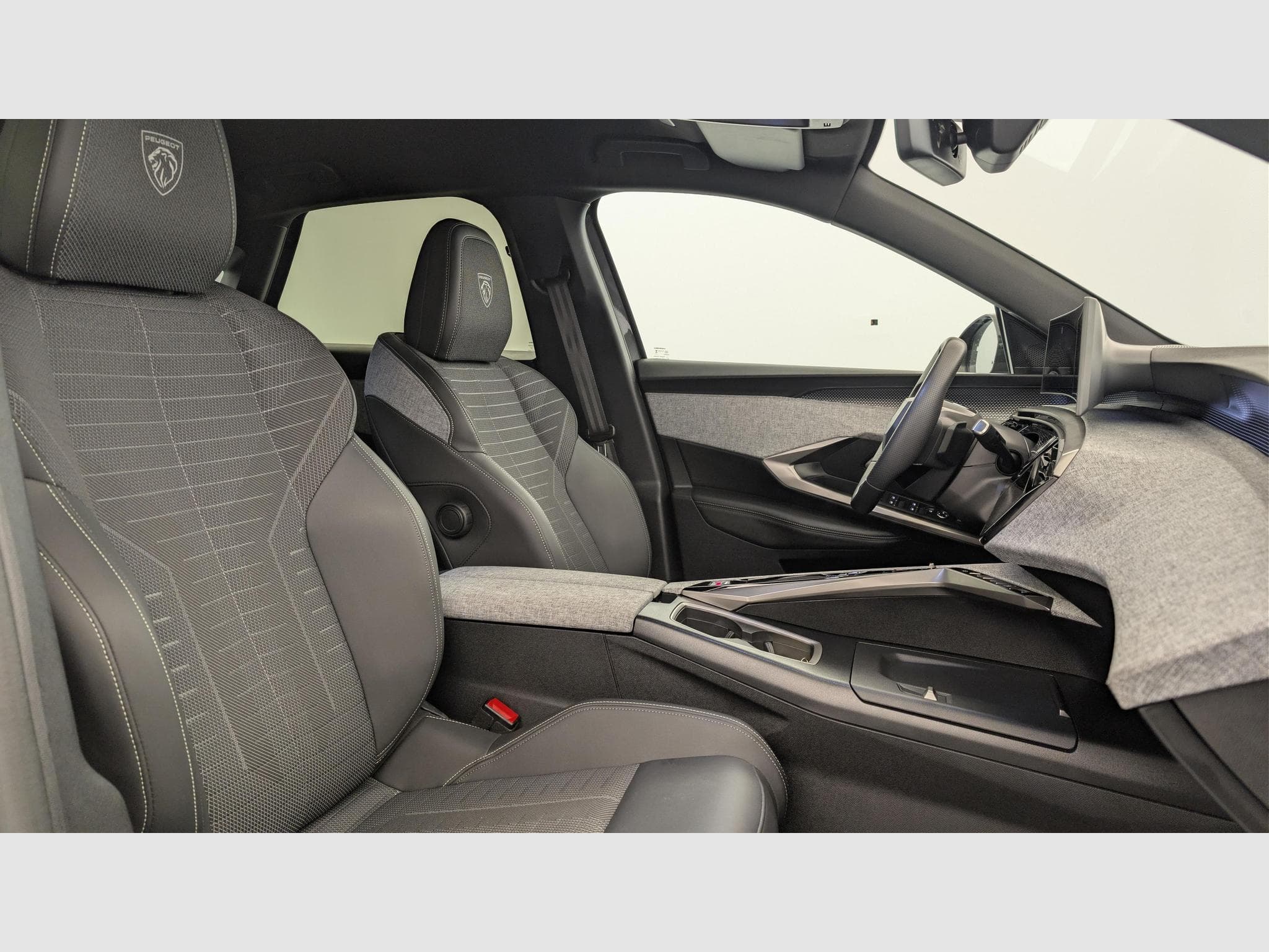 Peugeot 3008 Hybrid 145 e-DCS6 GT (2025) - Photo 9