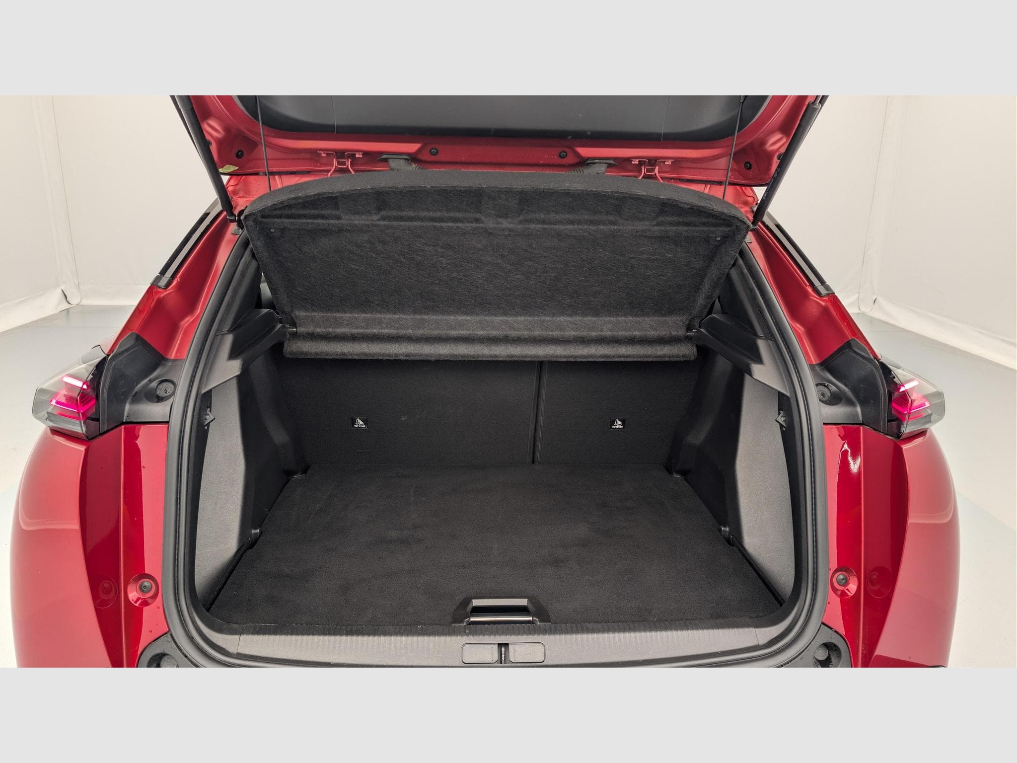 Peugeot 2008 PureTech 100 S&S BVM6 Allure (2024) - Photo 11