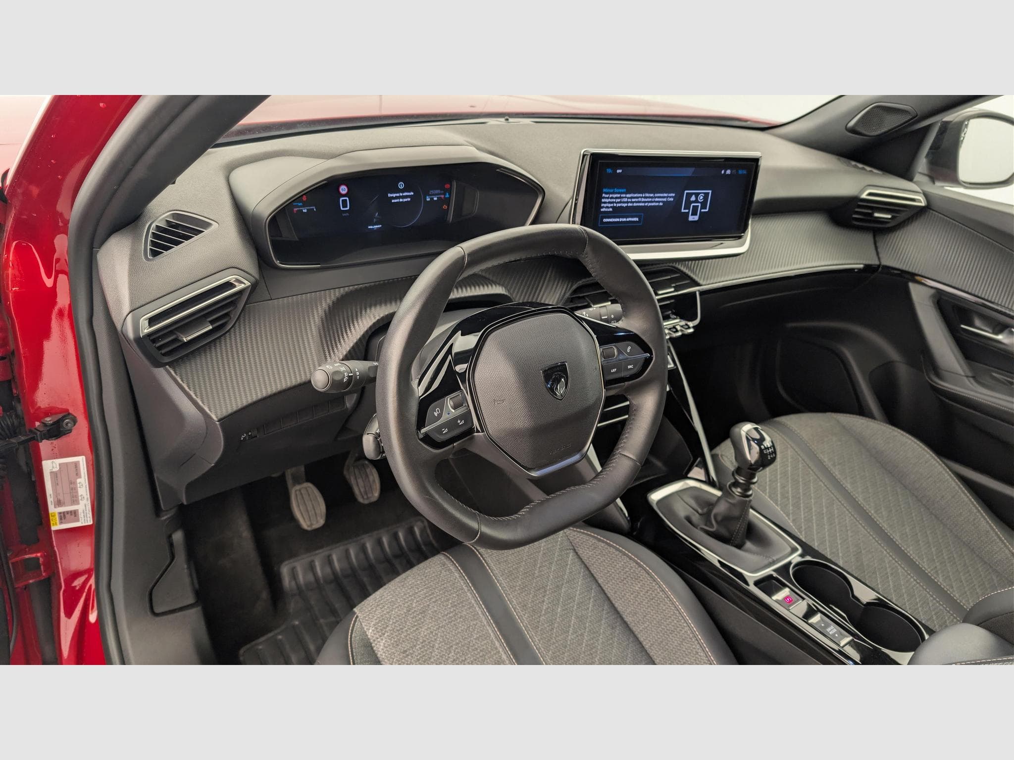 Peugeot 2008 PureTech 100 S&S BVM6 Allure (2024) - Photo 15