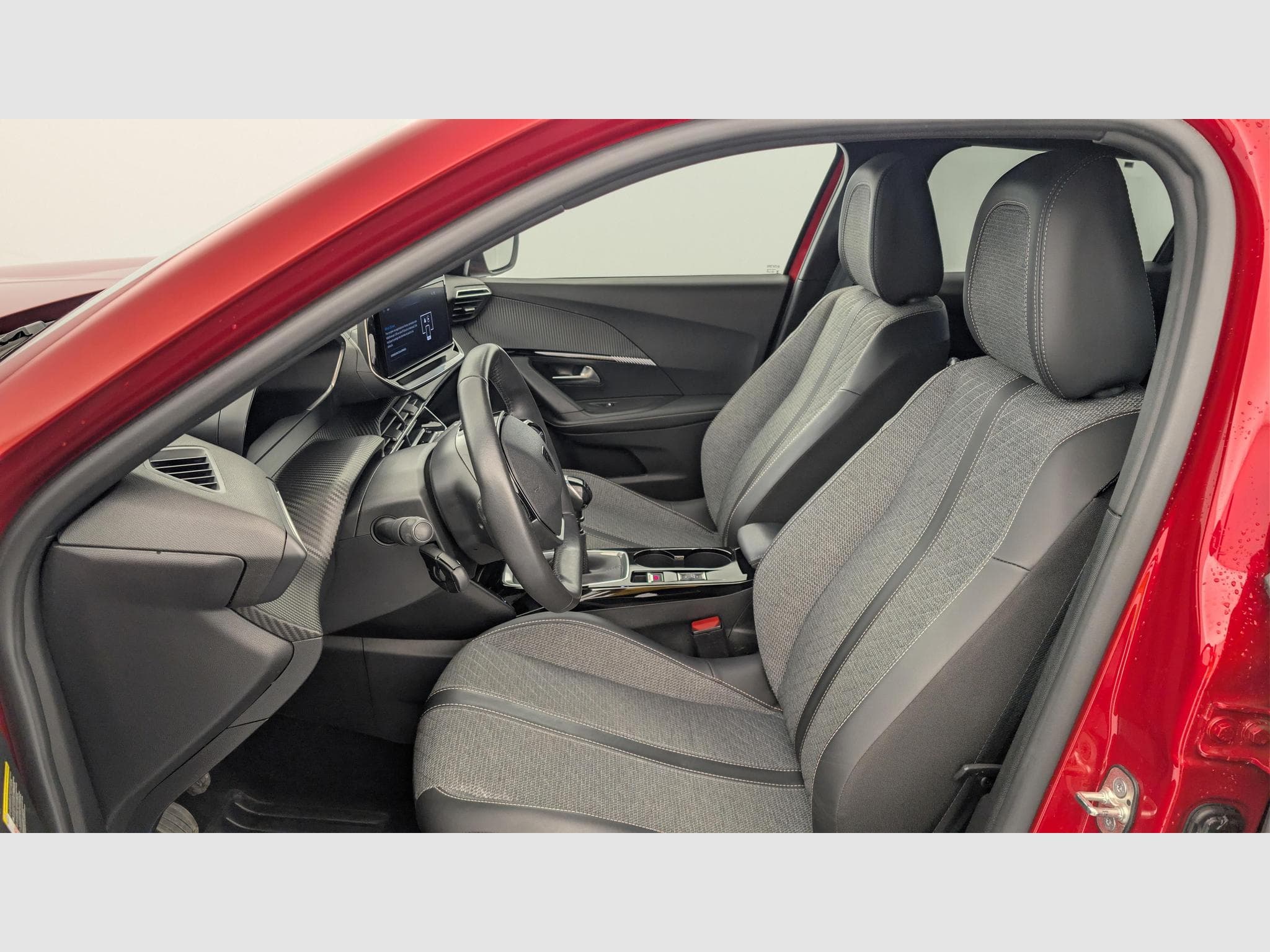 Peugeot 2008 PureTech 100 S&S BVM6 Allure (2024) - Photo 16