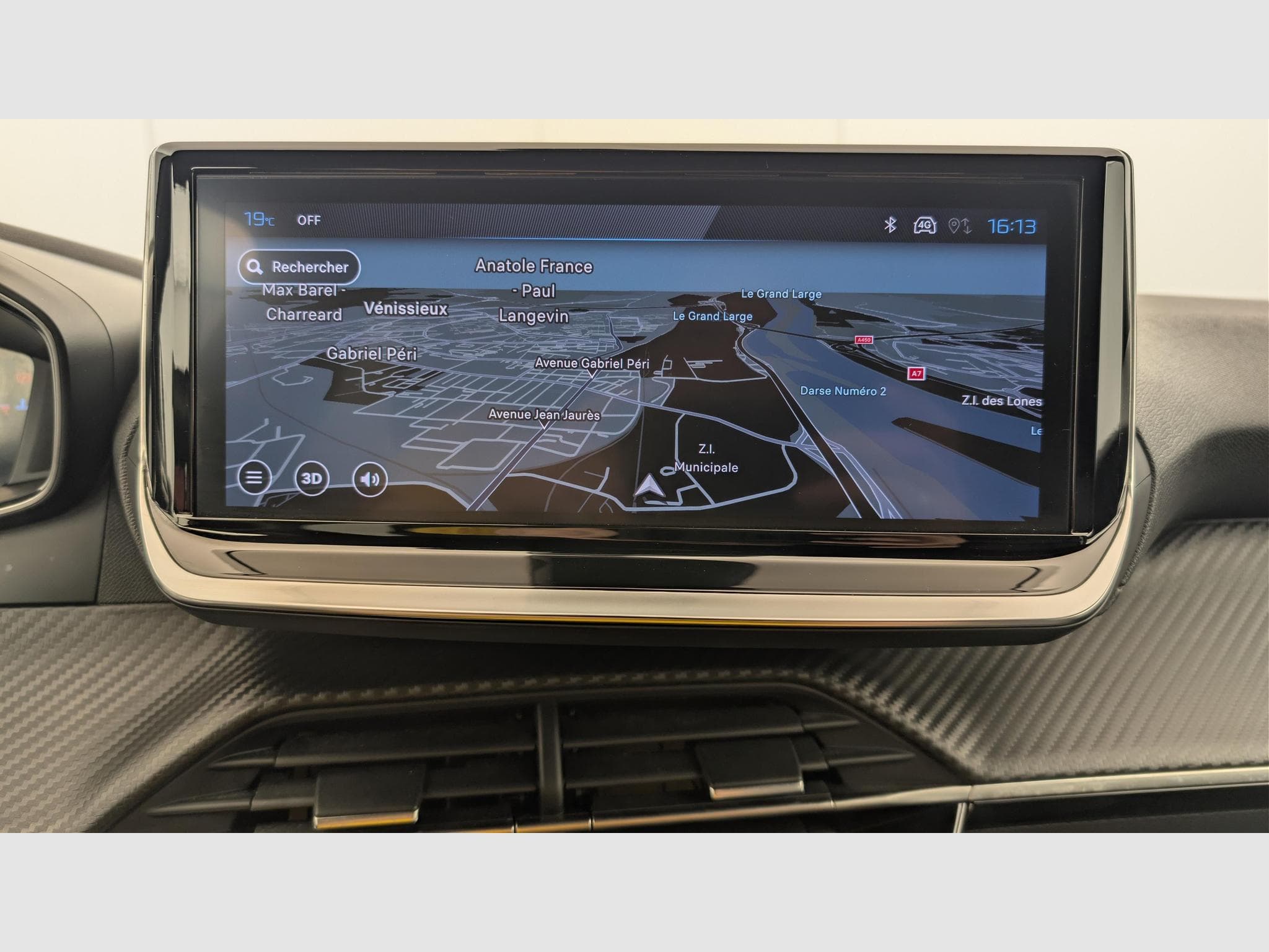 Peugeot 2008 PureTech 100 S&S BVM6 Allure (2024) - Photo 19