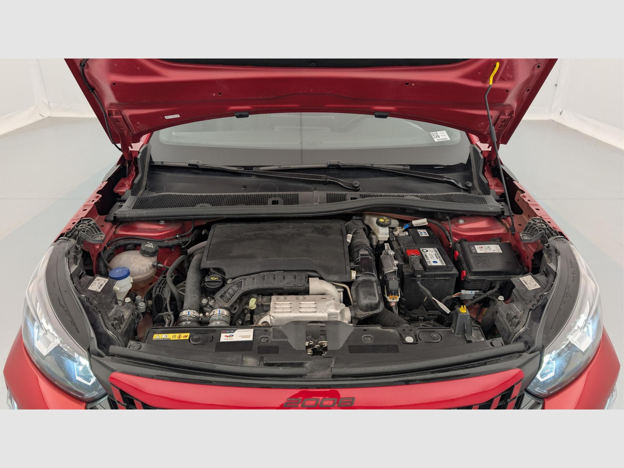 Peugeot 2008 PureTech 100 S&S BVM6 Allure (2024) - Photo 20