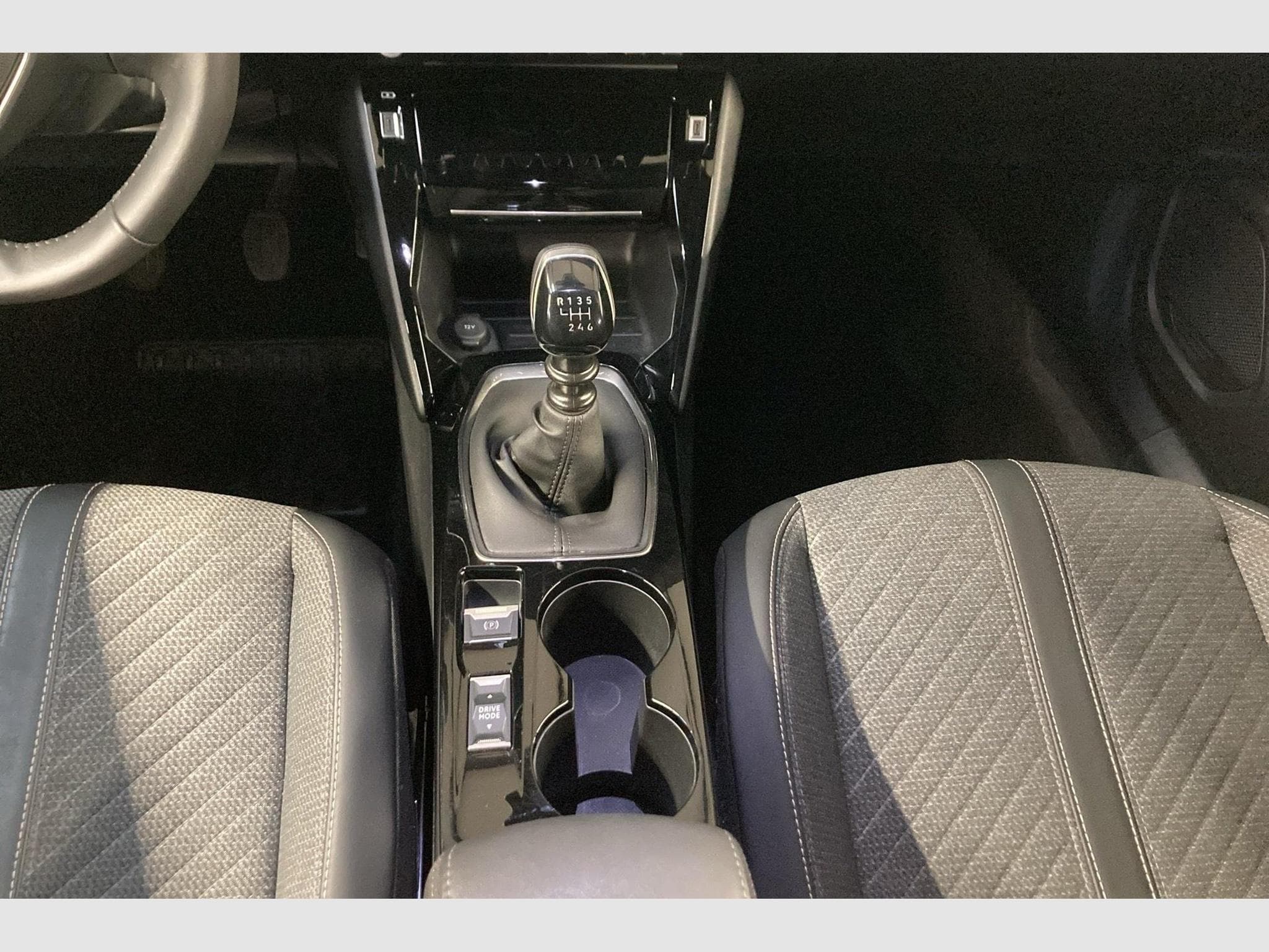 Peugeot 2008 100 S&S BVM6 Allure (2025) - Photo 17