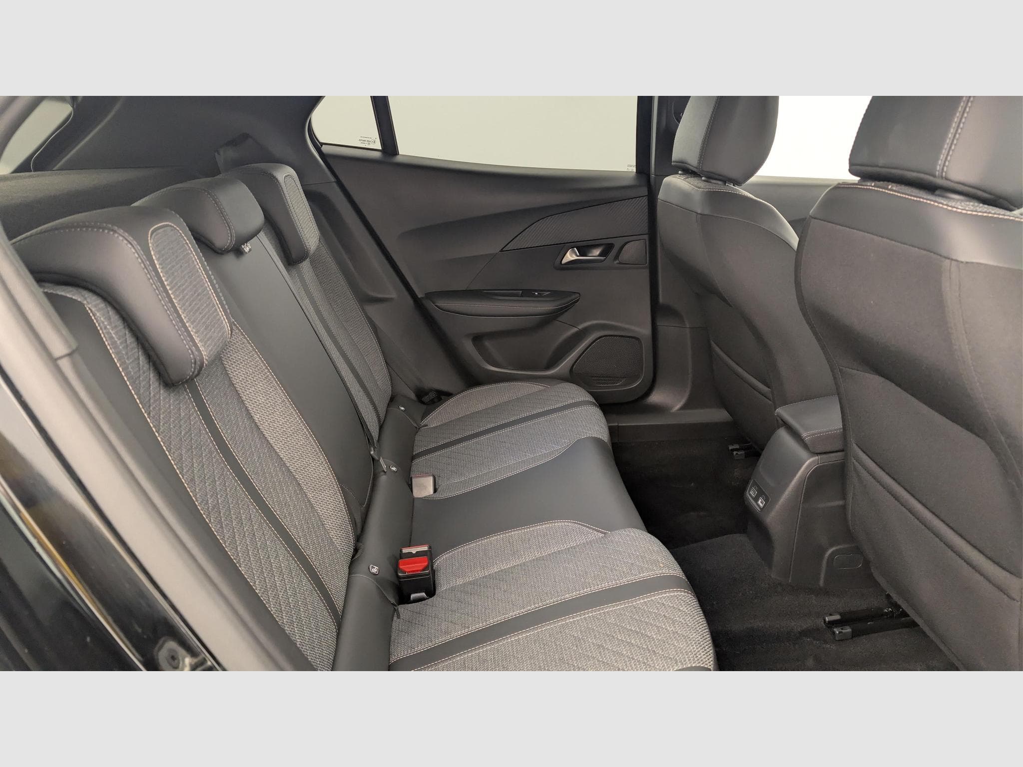 Peugeot 2008 100 S&S BVM6 Allure (2025) - Photo 10