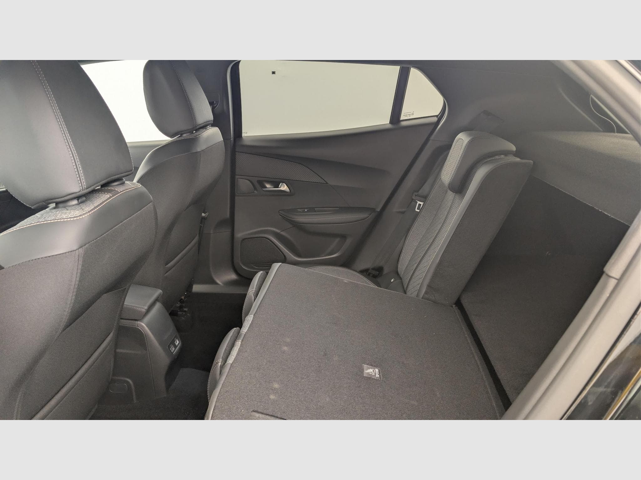 Peugeot 2008 100 S&S BVM6 Allure (2025) - Photo 12