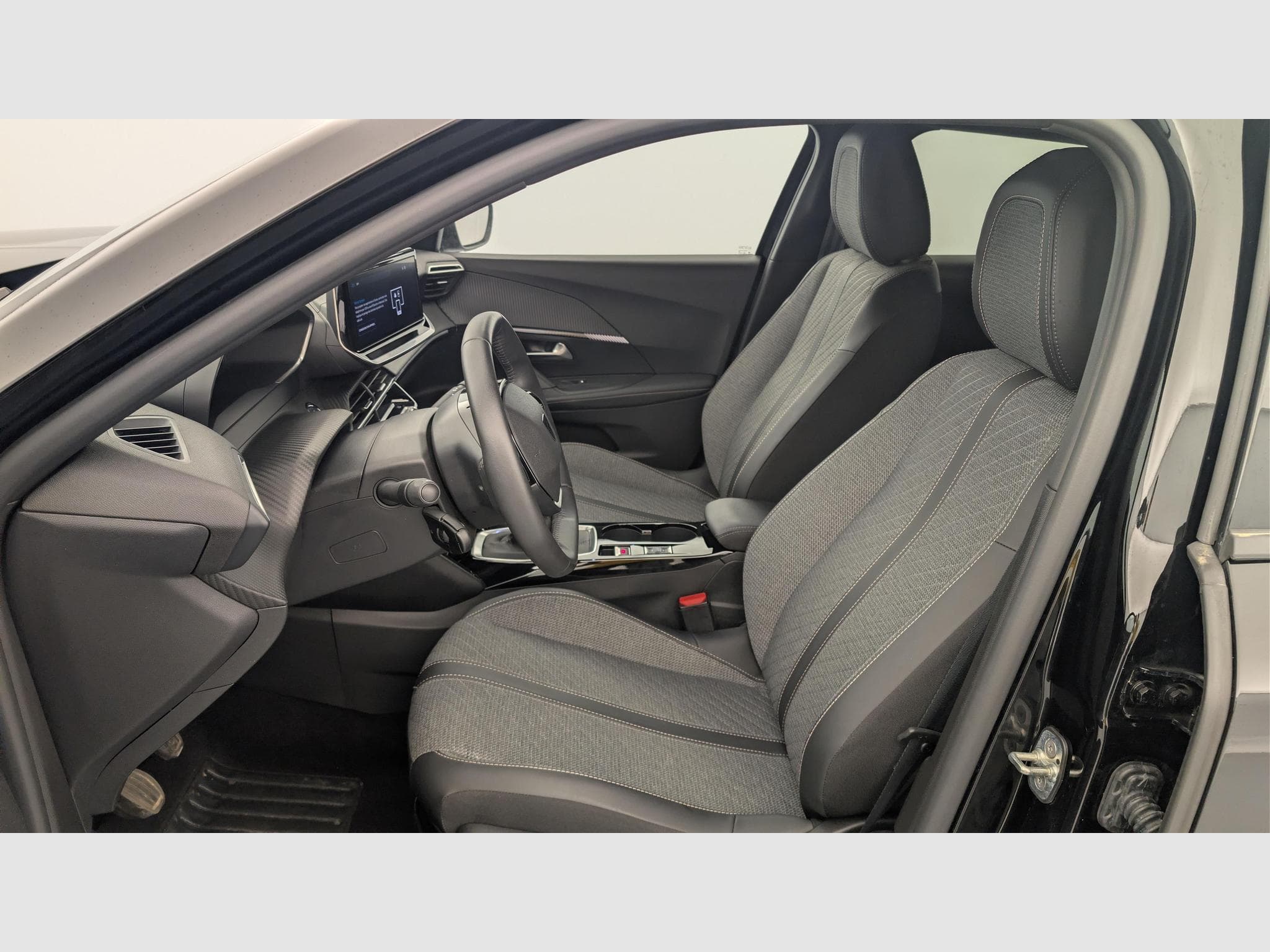 Peugeot 2008 100 S&S BVM6 Allure (2025) - Photo 16