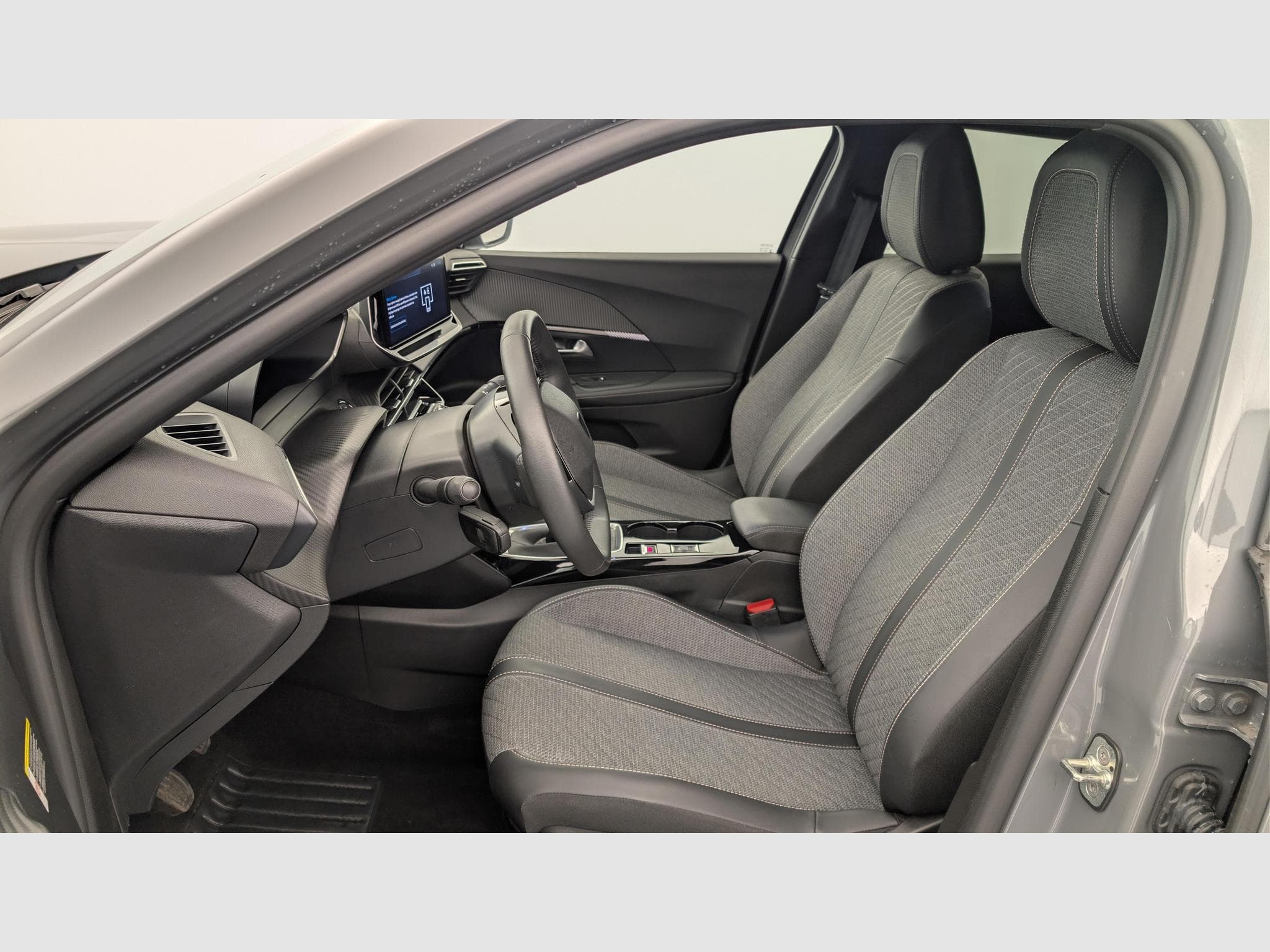 Peugeot 2008 100 S&S BVM6 Allure (2025) - Photo 16
