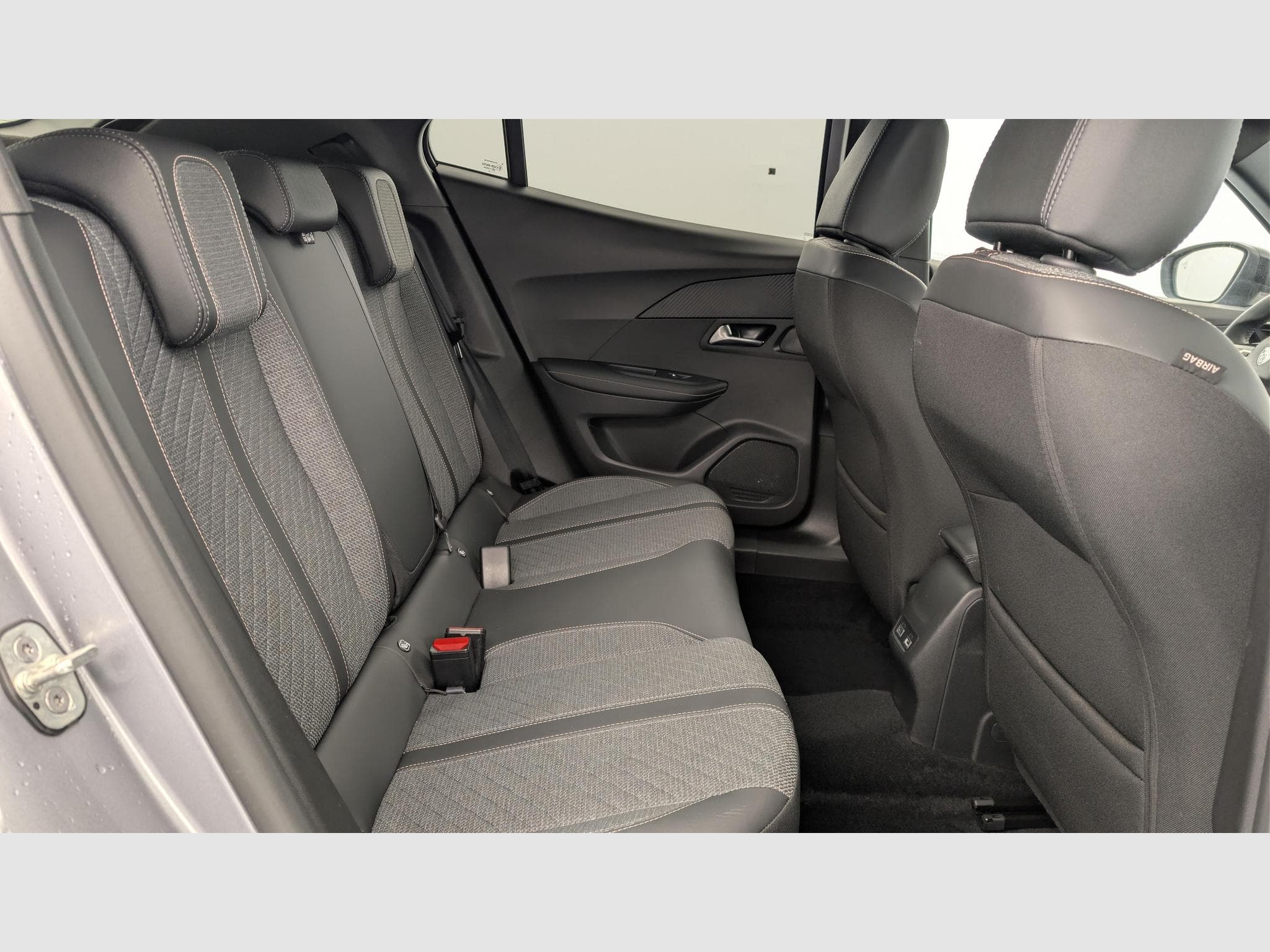 Peugeot 2008 100 S&S BVM6 Allure (2025) - Photo 10