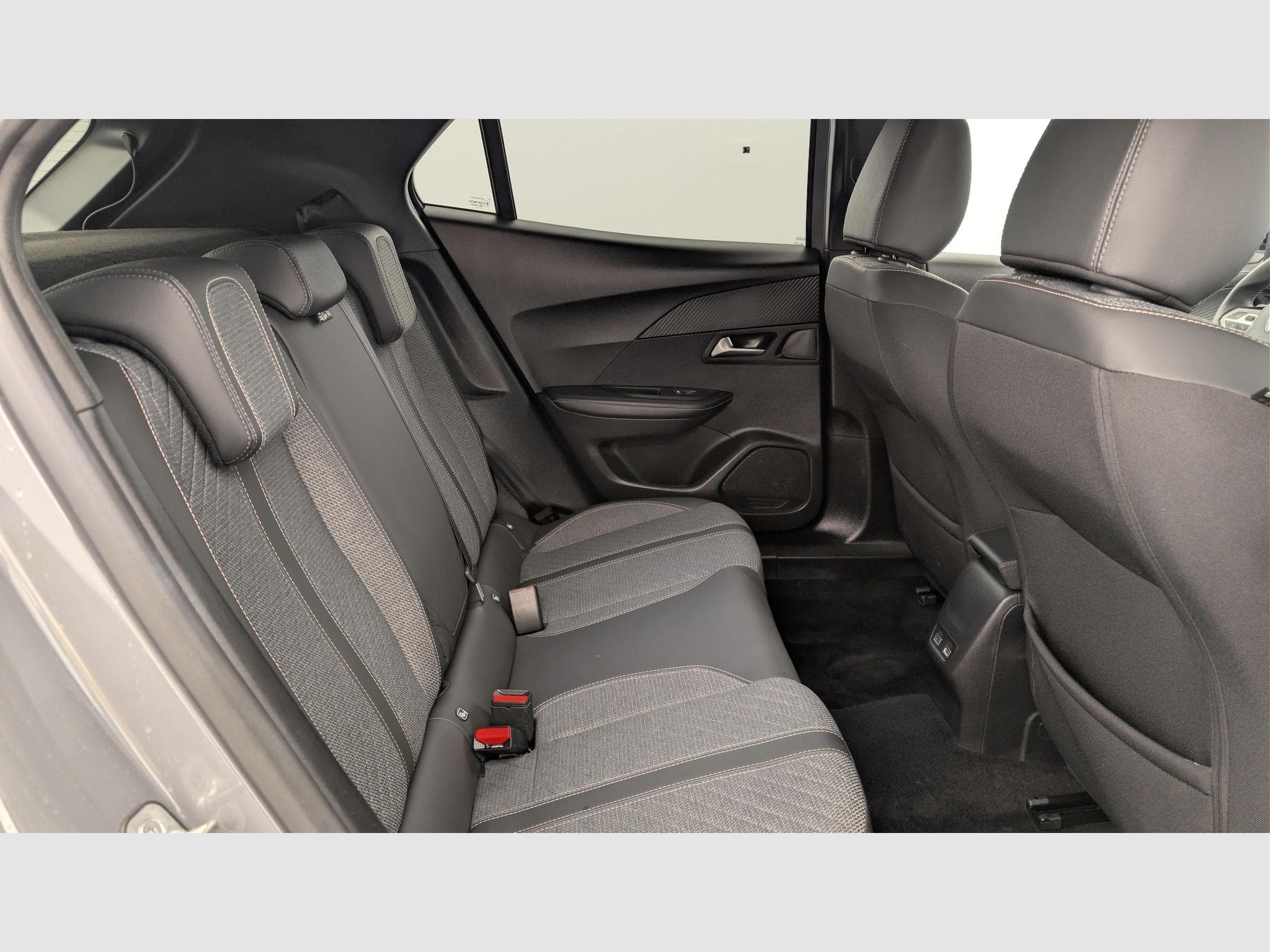 Peugeot 2008 100 S&S BVM6 Allure (2025) - Photo 10