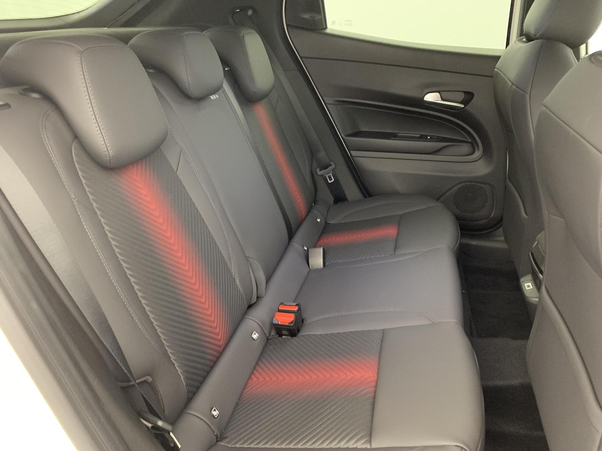 Alfa-Romeo Junior 1.2 Ibrida 145 ch e-DCT6 Ti (2026) - Foto 10