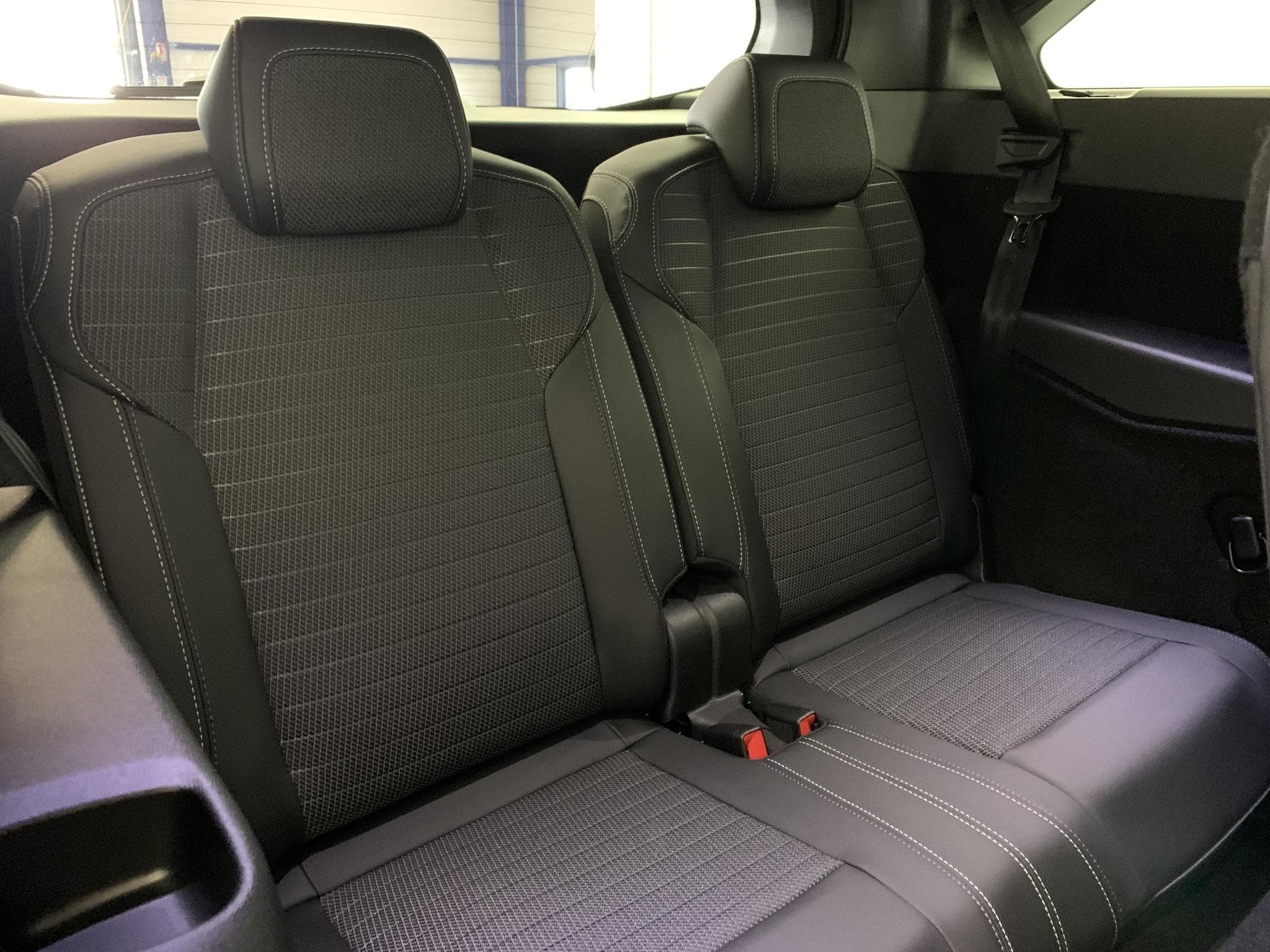 Peugeot 5008 Hybrid 145 e-DCS6 GT (2025) - Foto 12