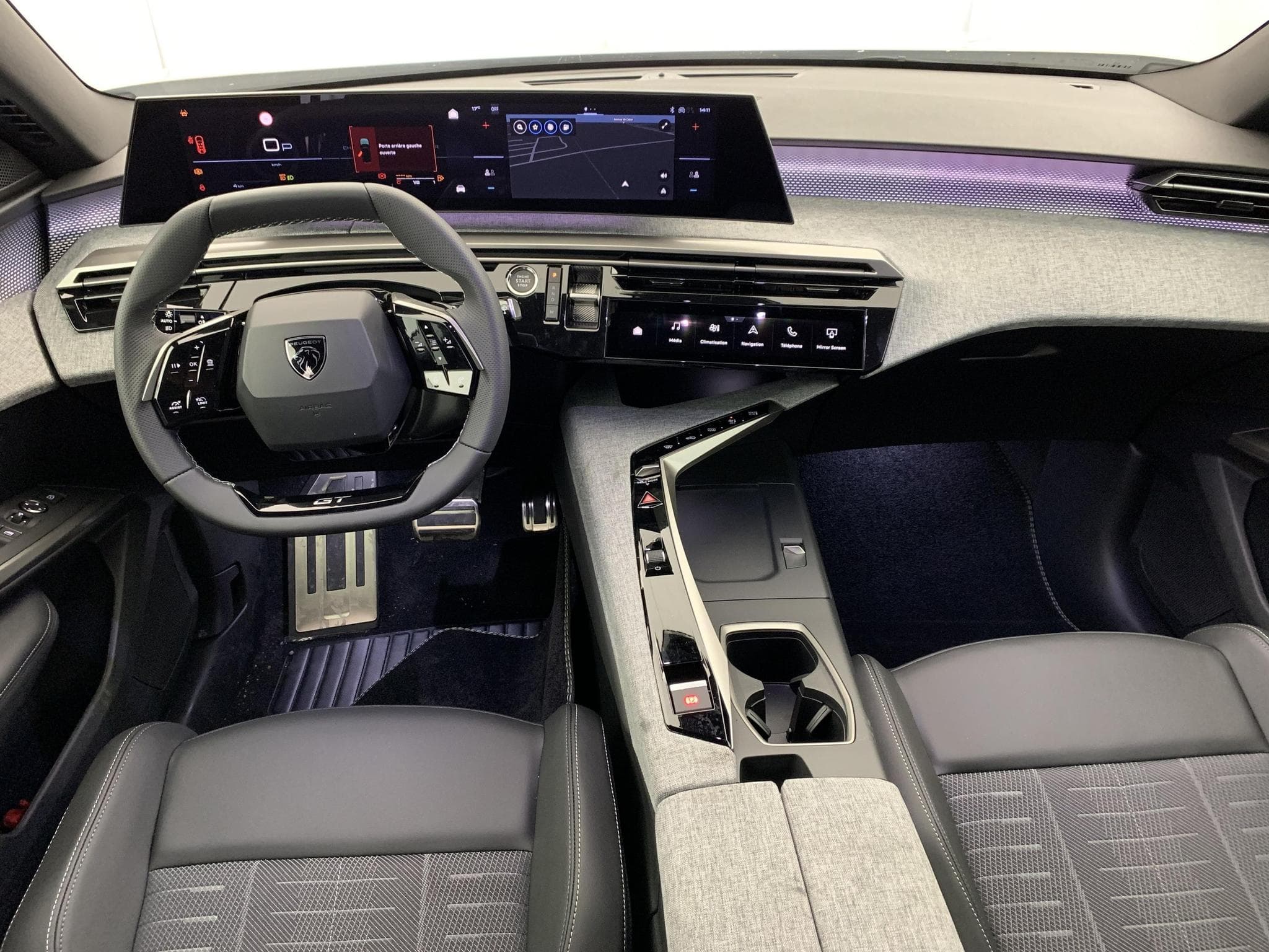 Peugeot 5008 Hybrid 145 e-DCS6 GT (2025) - Foto 14