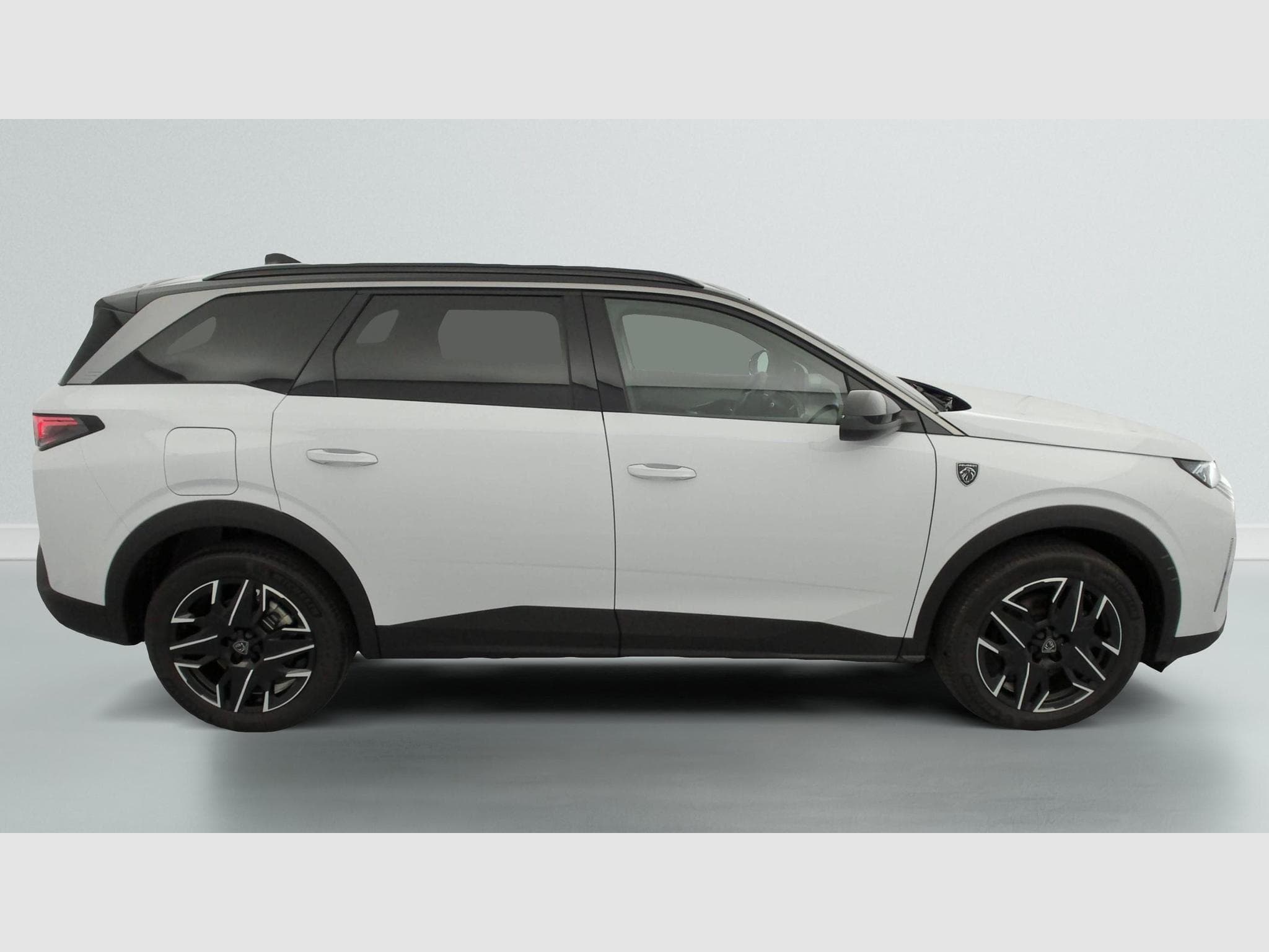 Peugeot 5008 Hybrid 145 e-DCS6 GT (2025) - Foto 8