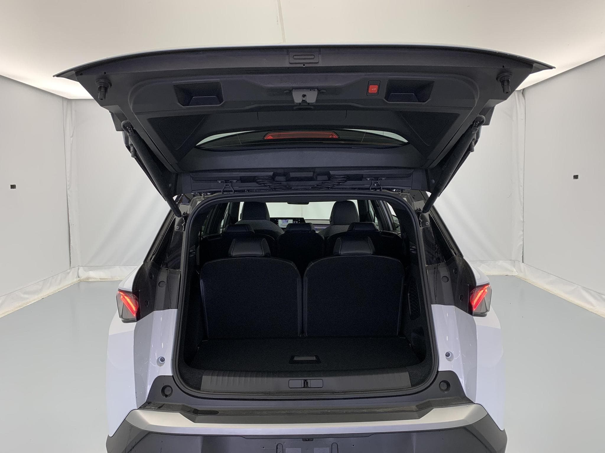 Peugeot 5008 Hybrid 145 e-DCS6 GT (2025) - Foto 9