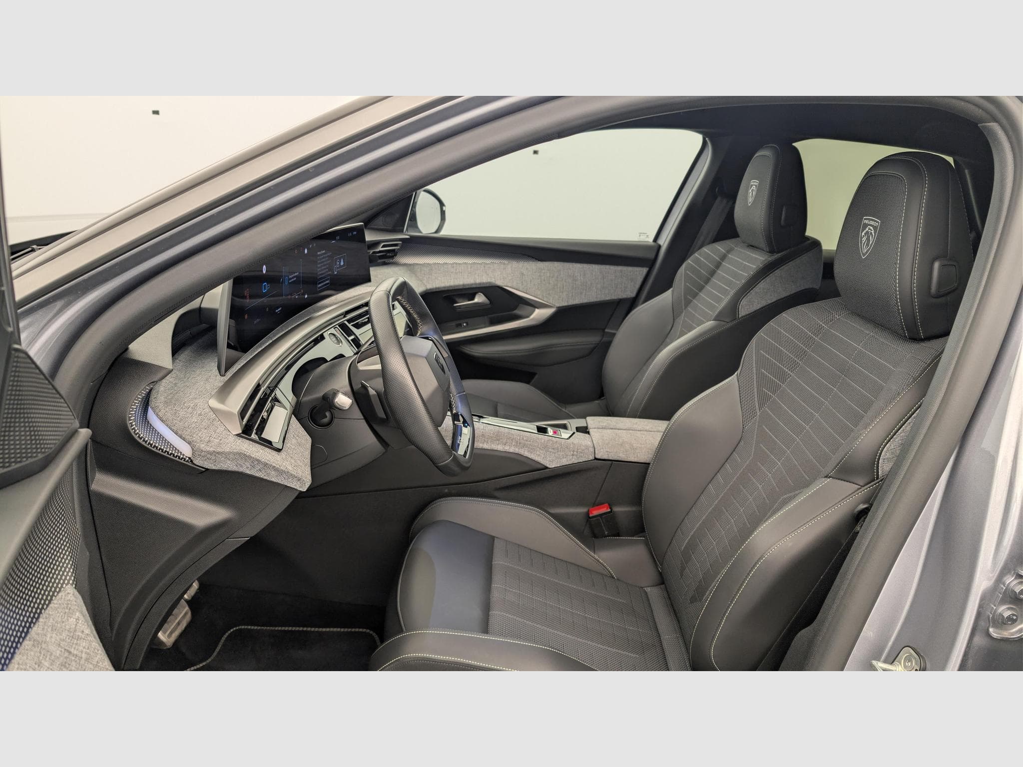 Peugeot 3008 Hybrid 145 e-DCS6 GT (2025) - Foto 16
