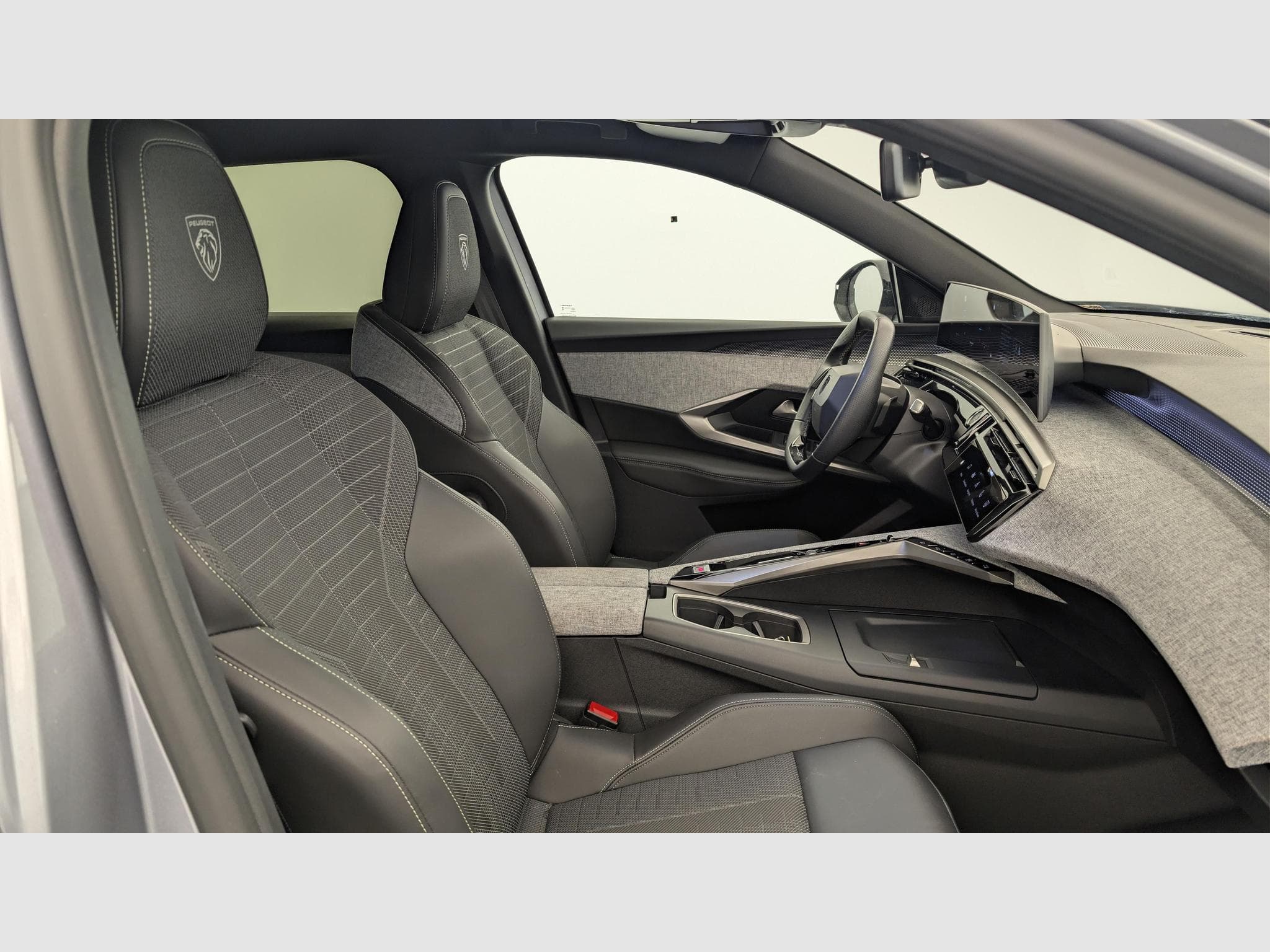 Peugeot 3008 Hybrid 145 e-DCS6 GT (2025) - Foto 9
