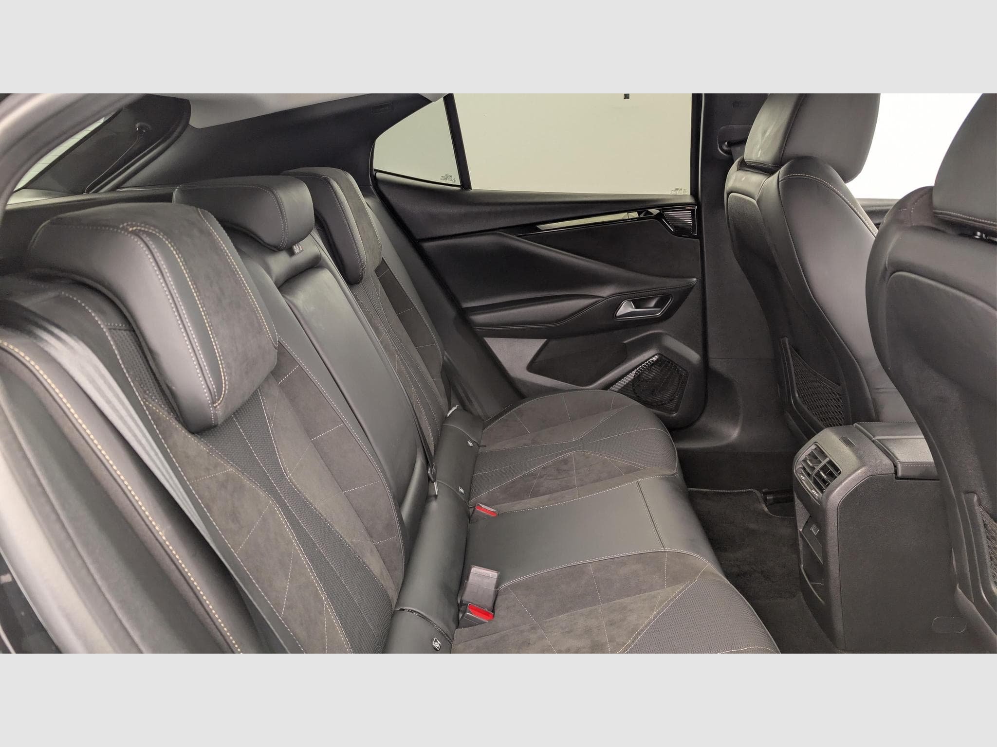DS Automobiles DS4 Hybride 145 e-DCT6 Etoile - Alcantara (2025) - Foto 7