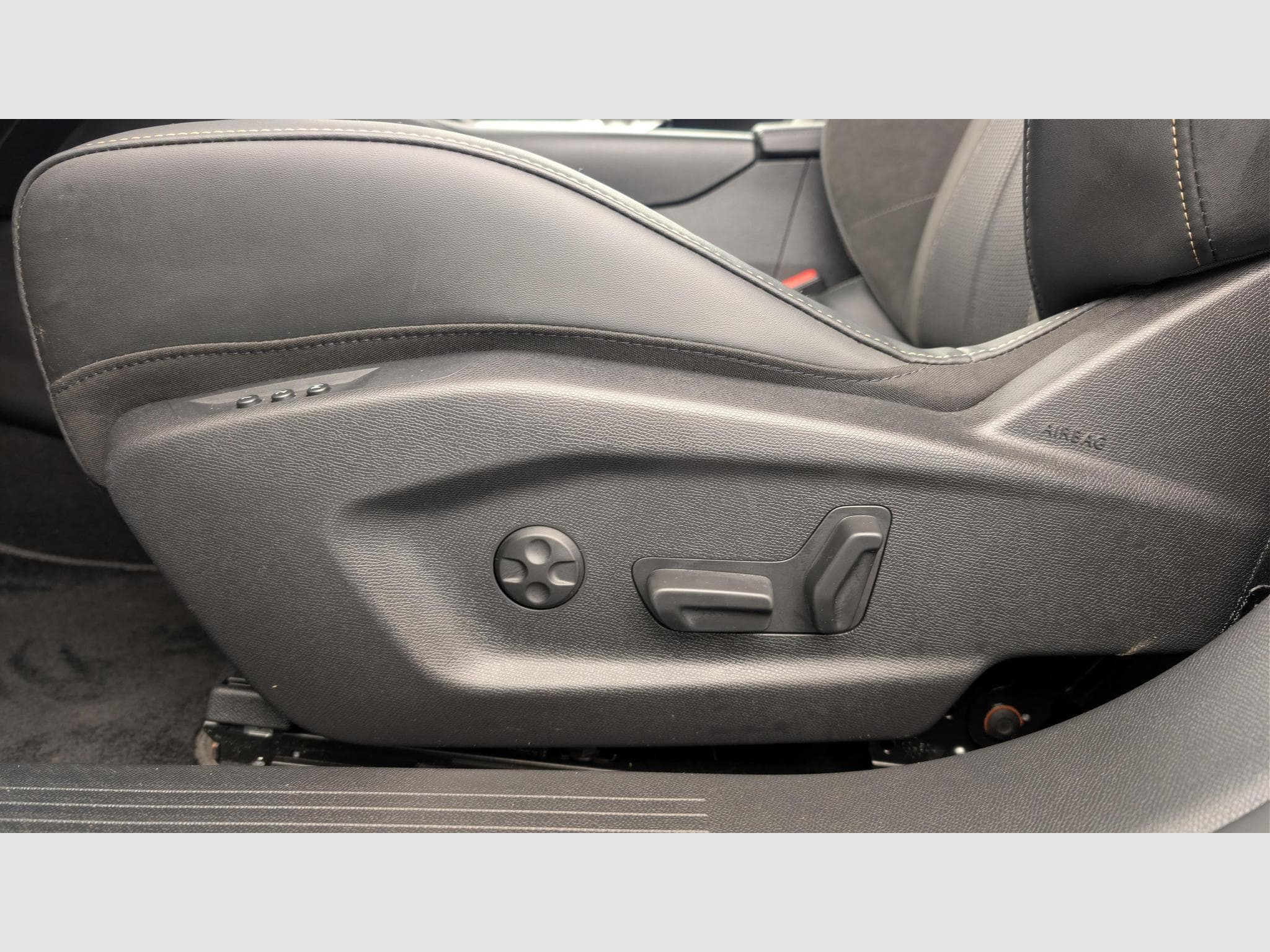 DS Automobiles DS4 Hybride 145 e-DCT6 Etoile - Alcantara (2025) - Foto 17