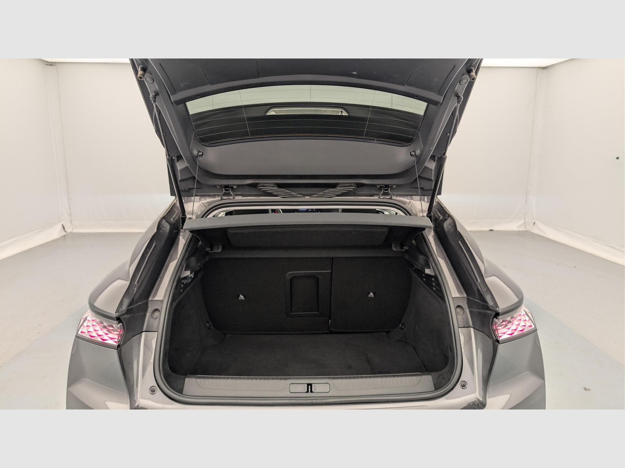 DS Automobiles DS4 Hybride 145 e-DCT6 Etoile - Alcantara (2025) - Foto 11