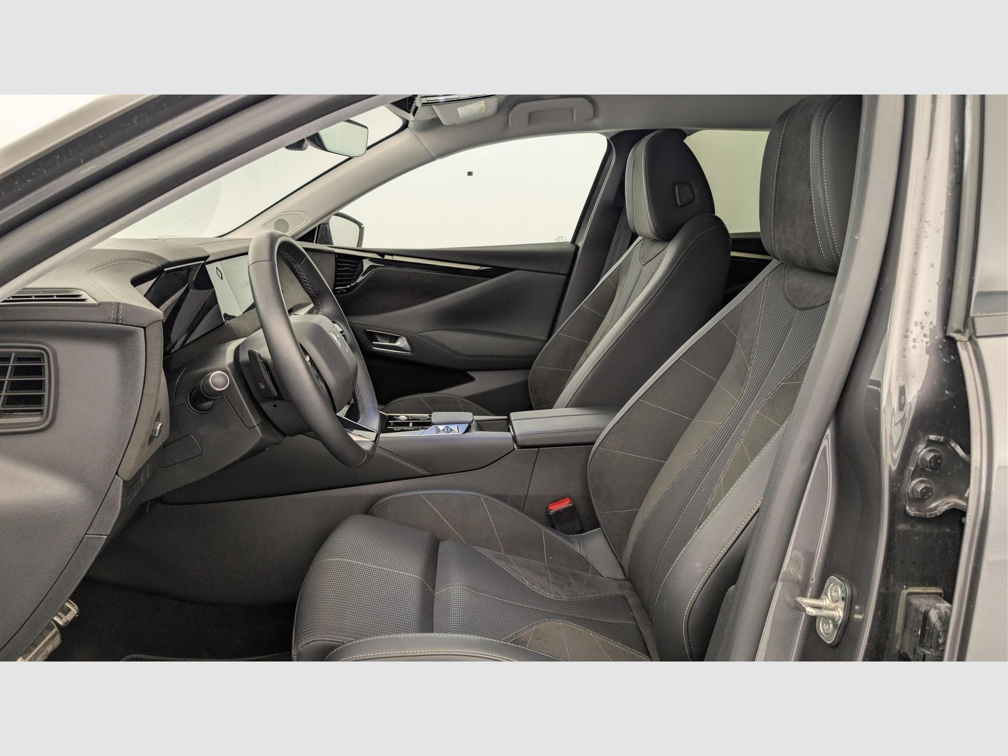 DS Automobiles DS4 Hybride 145 e-DCT6 Etoile - Alcantara (2025) - Foto 16