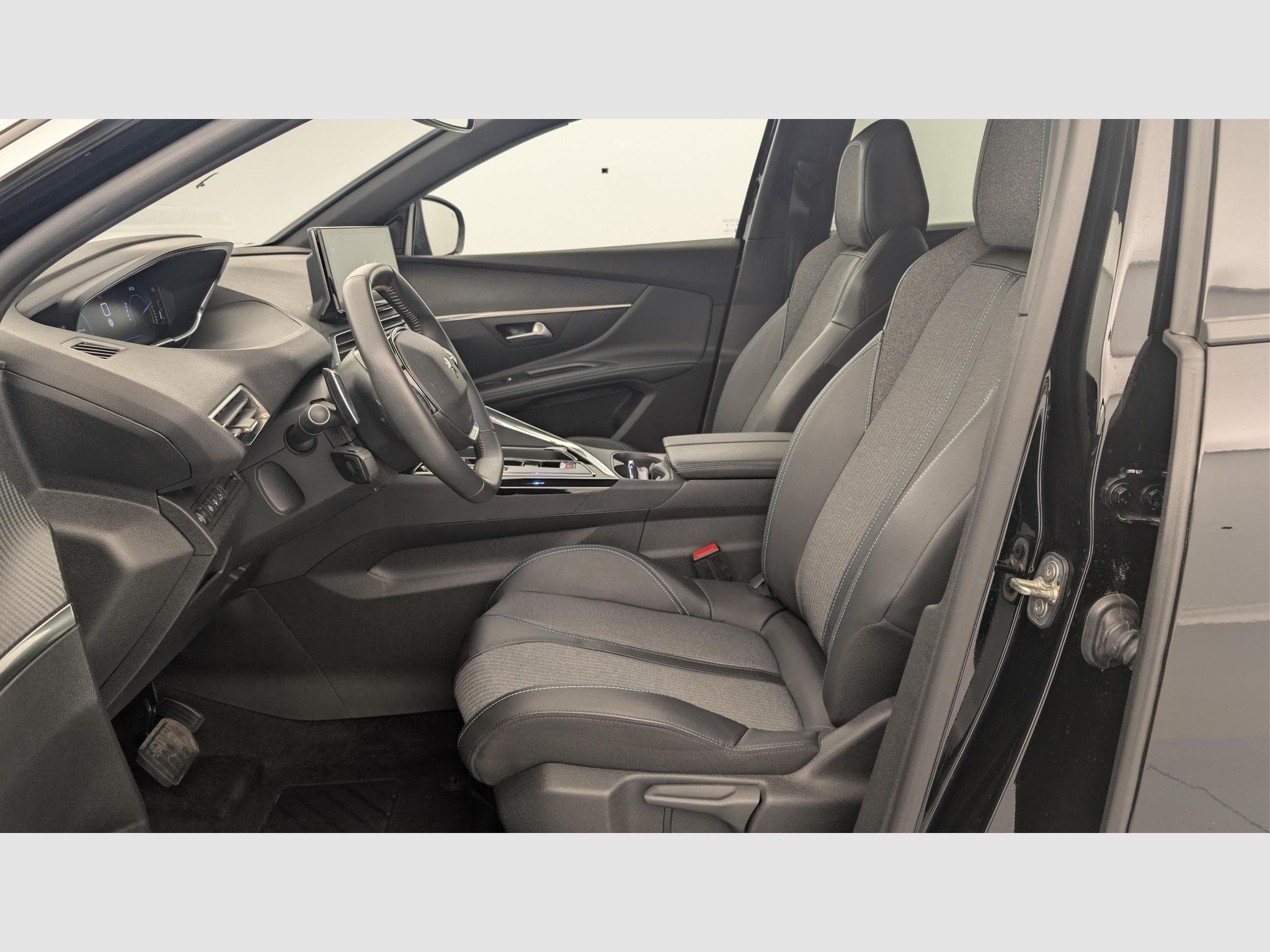 Peugeot 5008 Hybrid 136 e-DCS6 Allure Pack (2024) - Foto 16