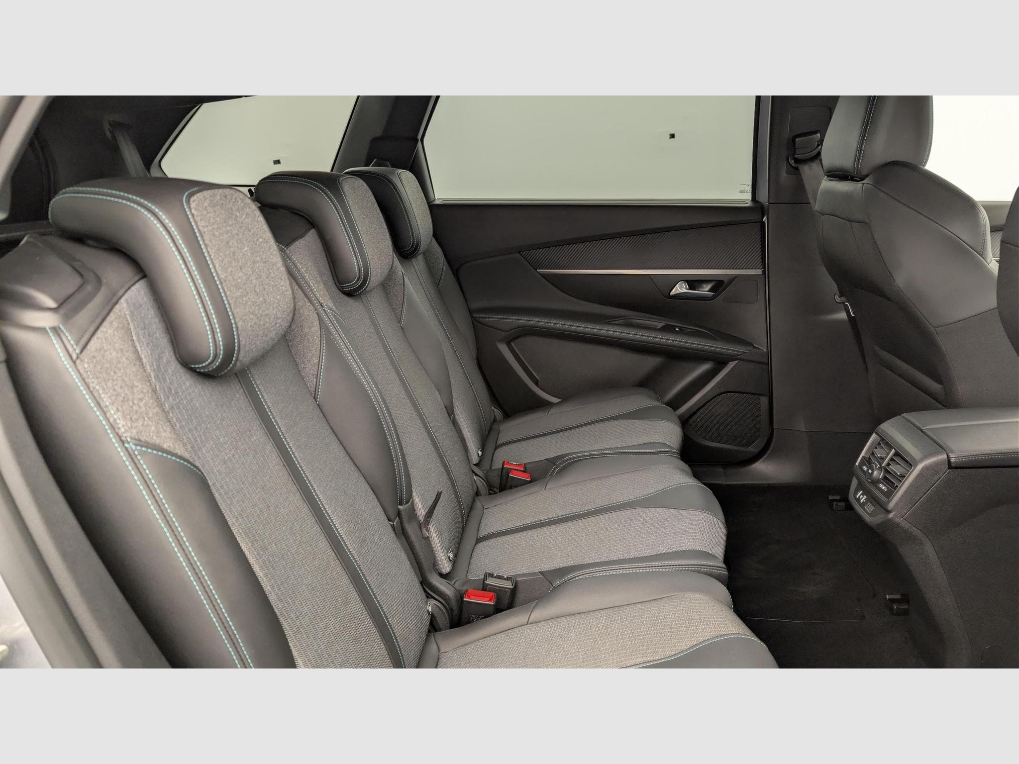 Peugeot 5008 Hybrid 136 e-DCS6 Allure Pack (2024) - Foto 10