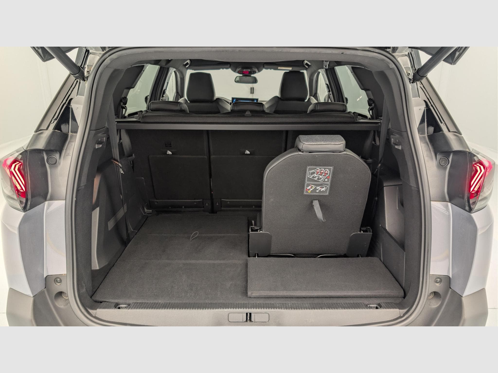 Peugeot 5008 Hybrid 136 e-DCS6 Allure Pack (2024) - Foto 11