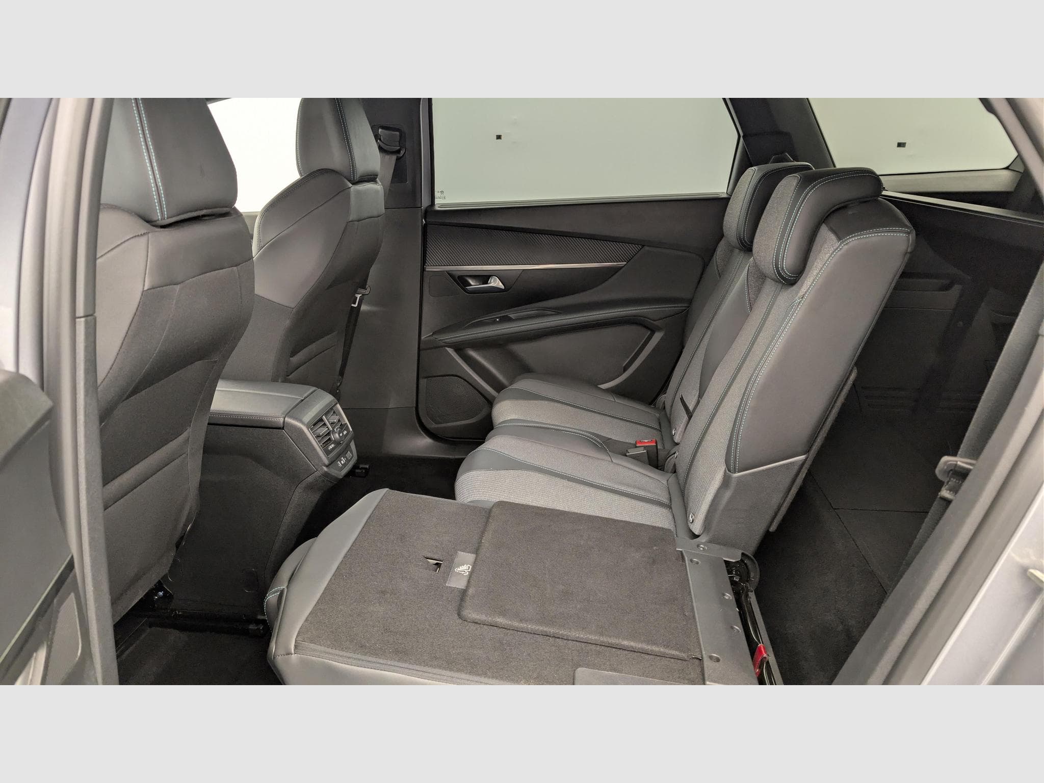 Peugeot 5008 Hybrid 136 e-DCS6 Allure Pack (2024) - Foto 12